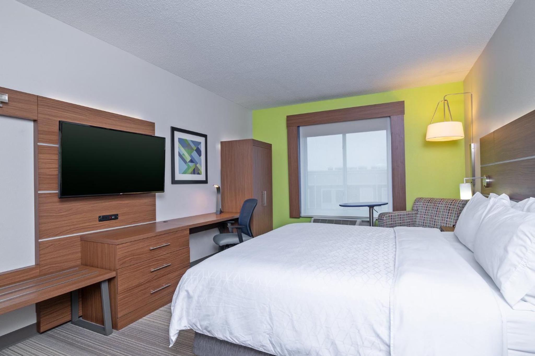 Standard King Room - Photo 4