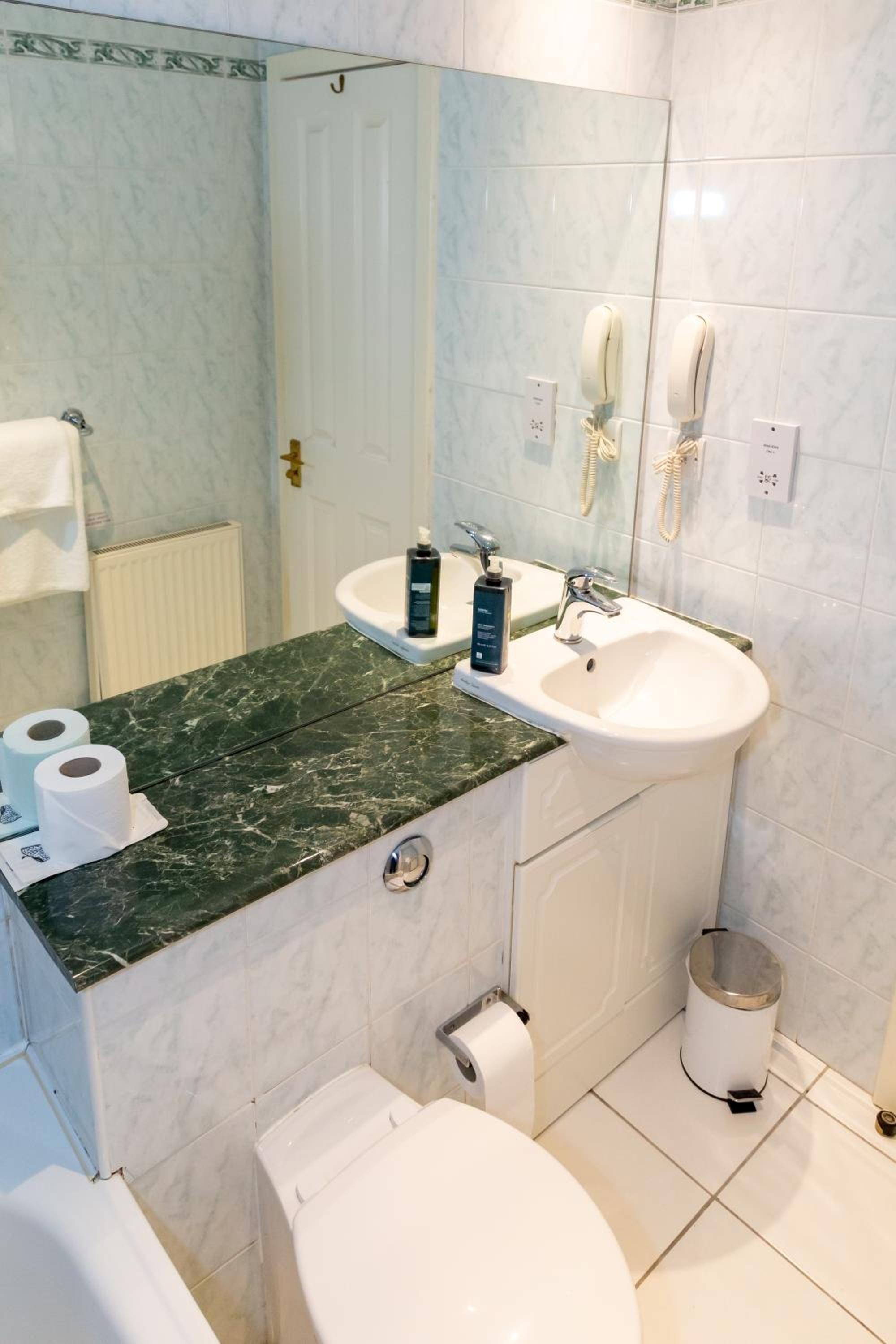 Classic Twin Room - Photo 7