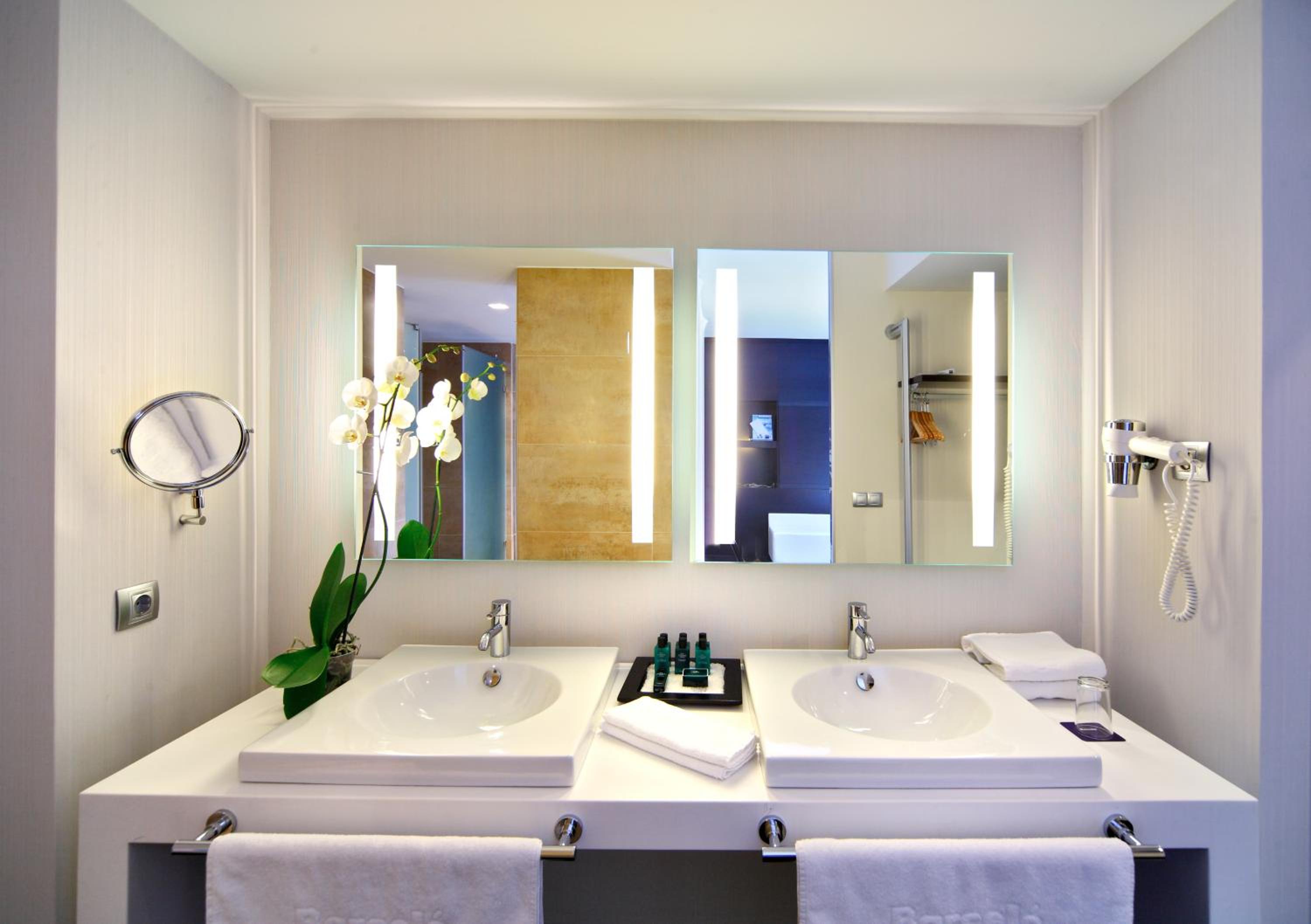 Suite - Photo 3