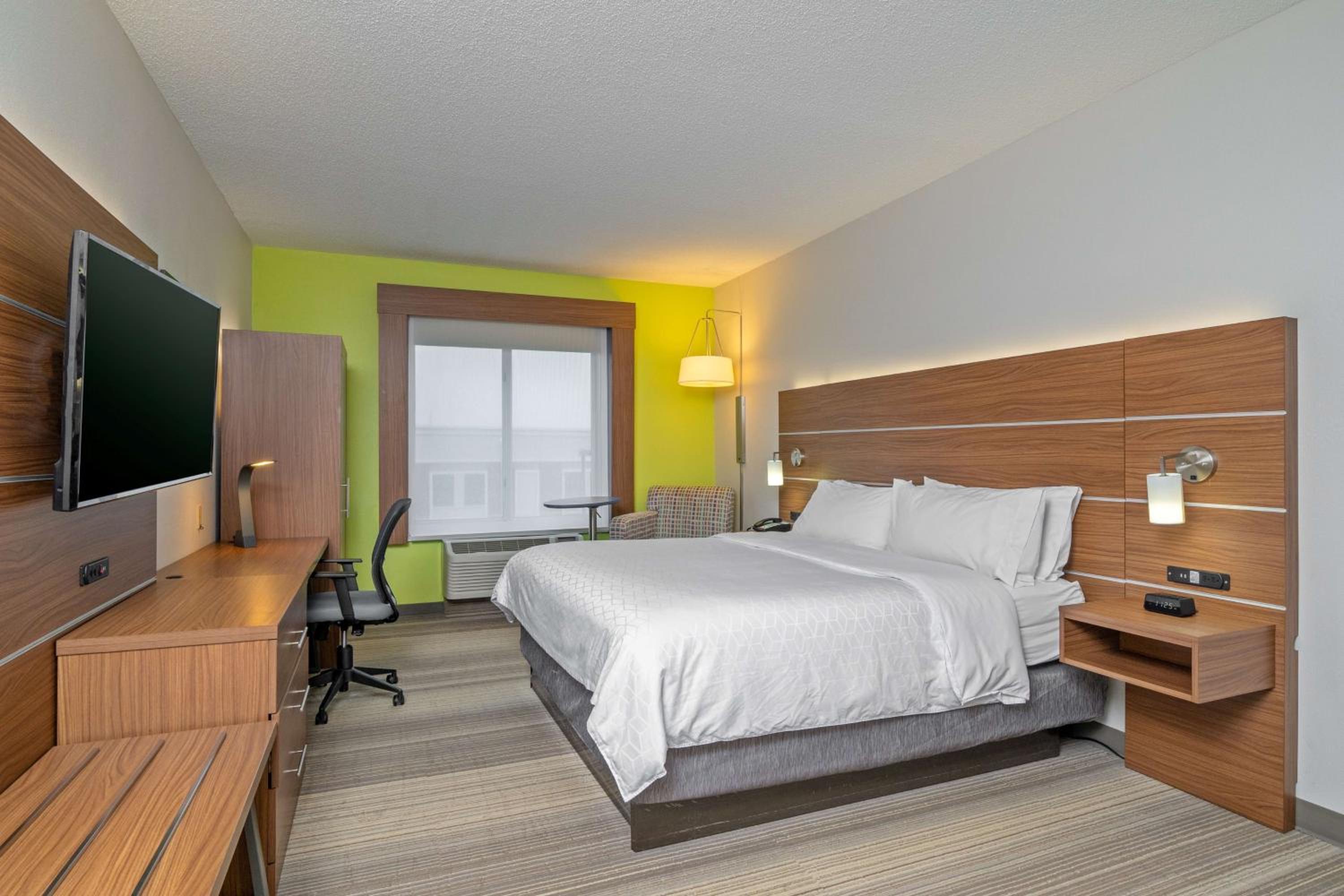 Standard King Room - Photo 3