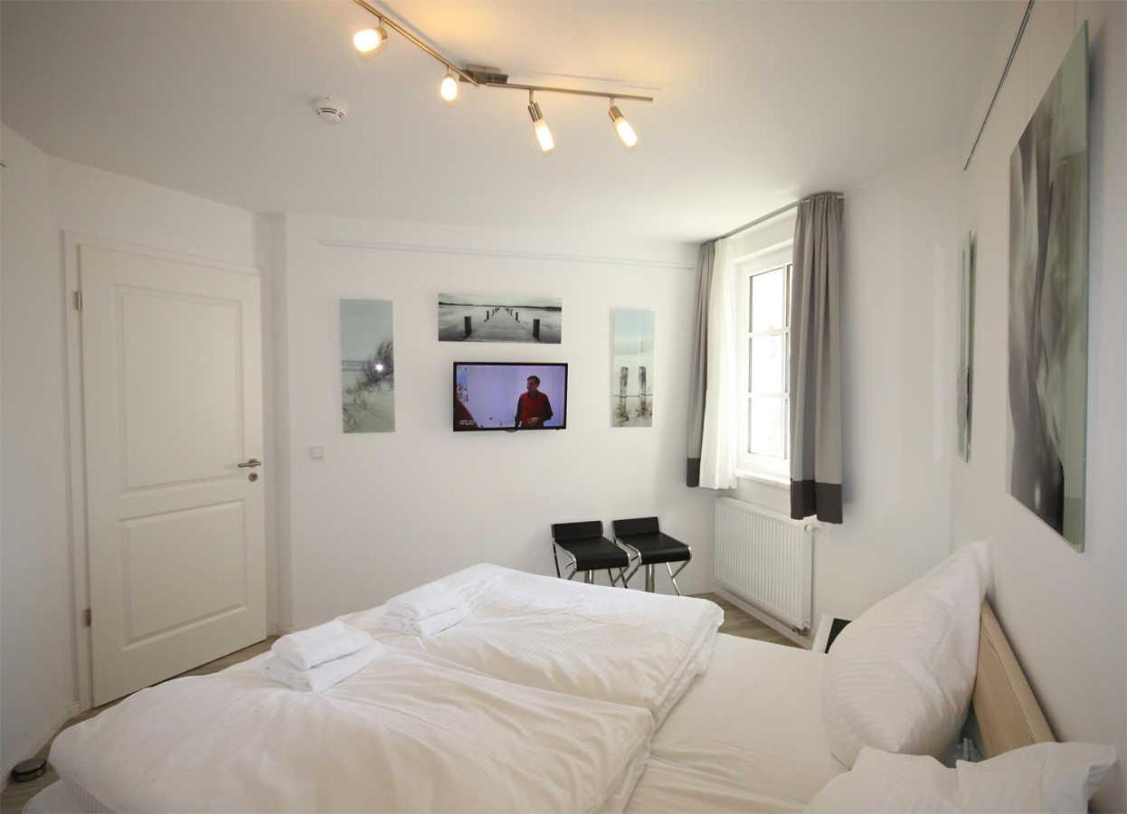 Apartment with Balcony photo 3
