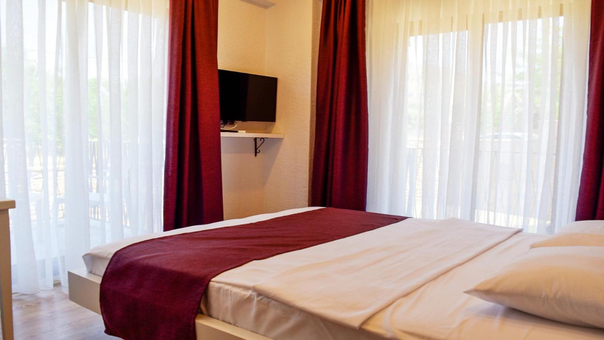 Budget Double Room - Photo 1