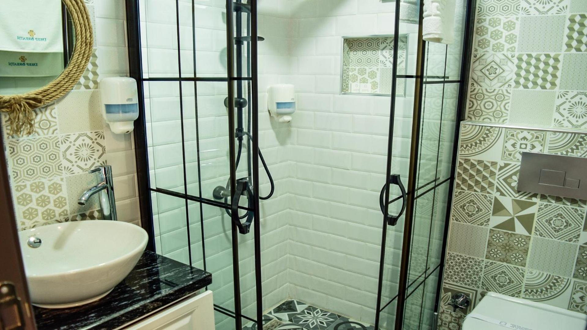 Budget Double Room - Photo 16