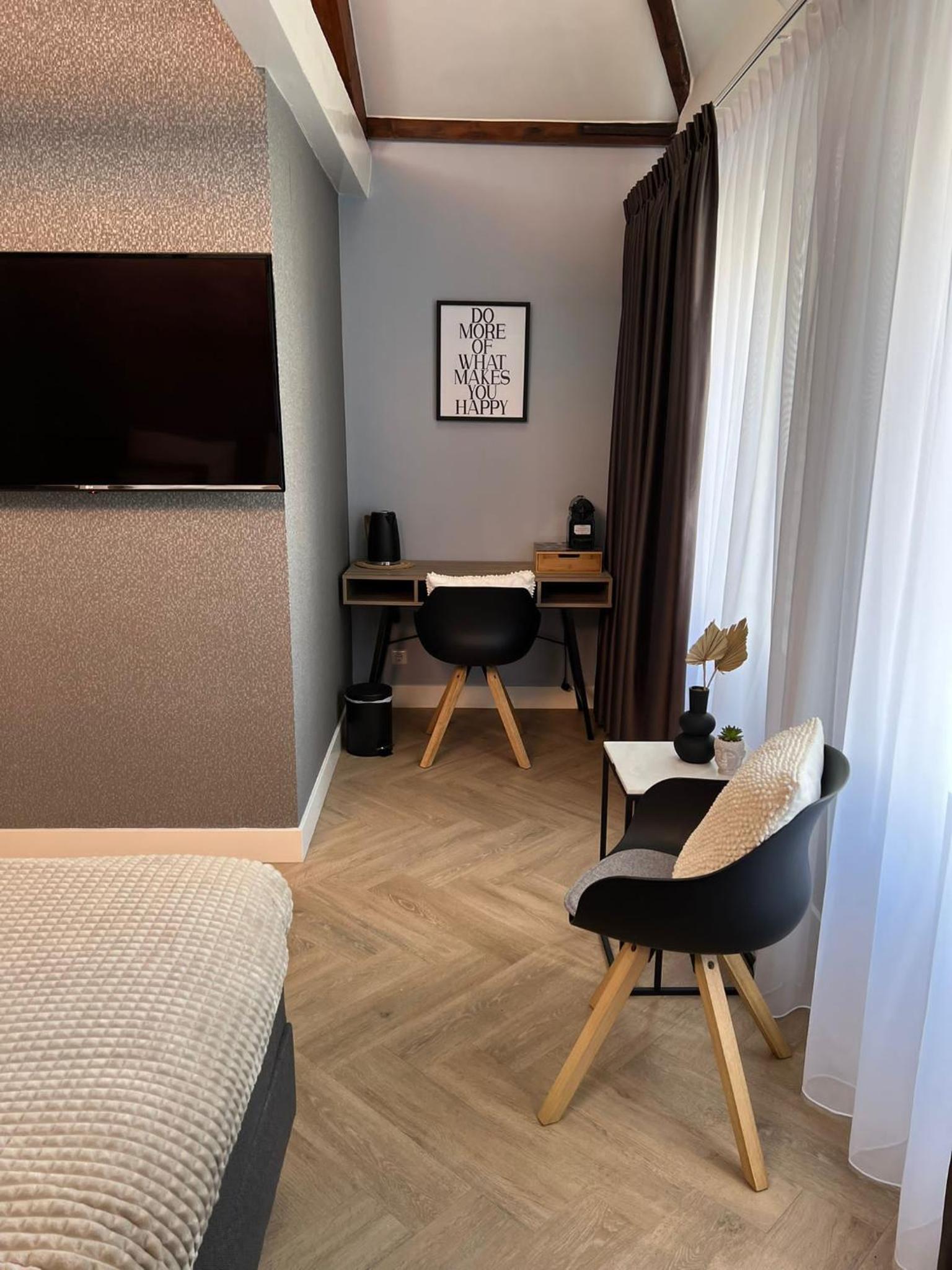 Deluxe King Room photo 3