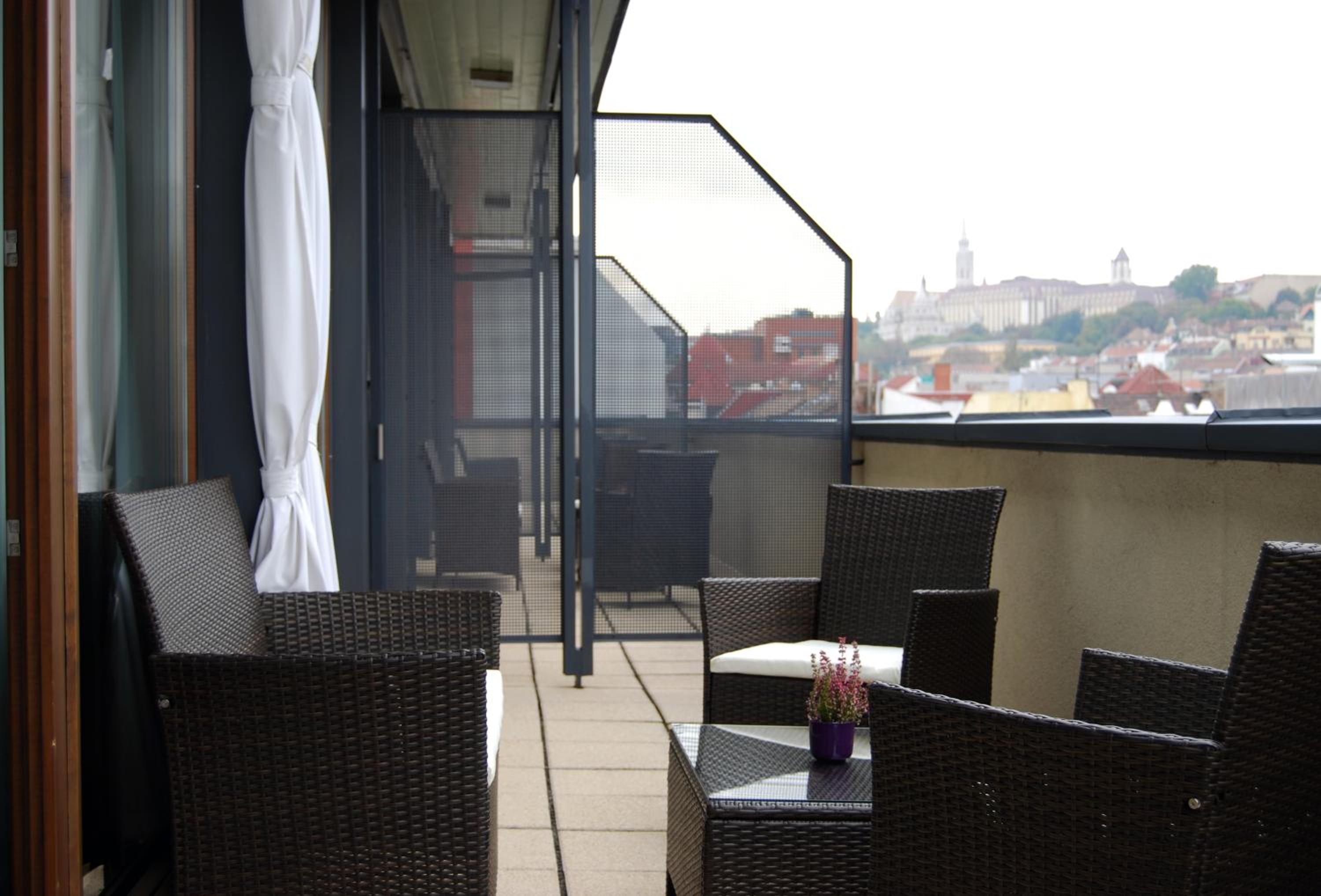 Suite - Photo 1