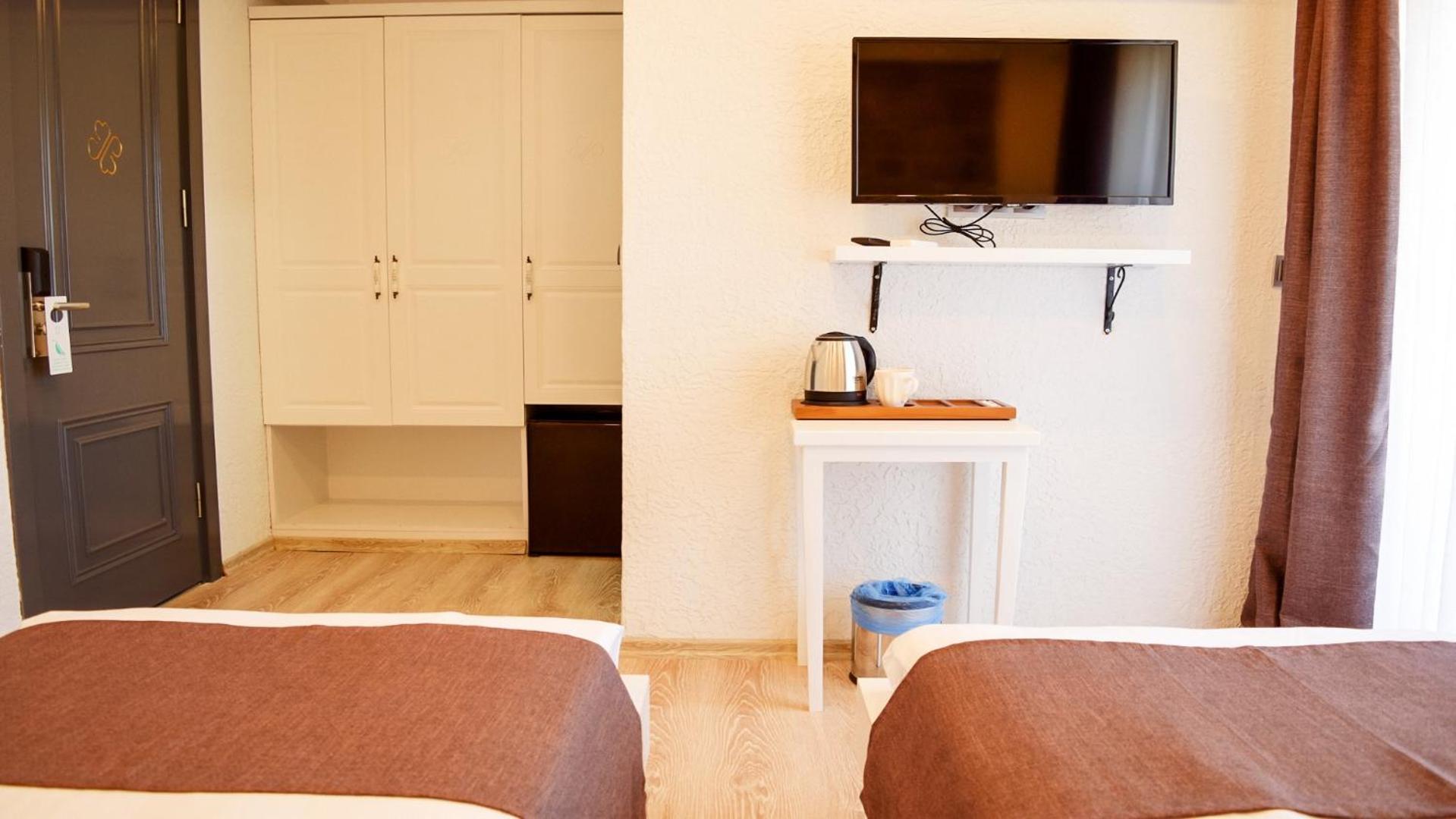 Double Room with Balcony photo 2