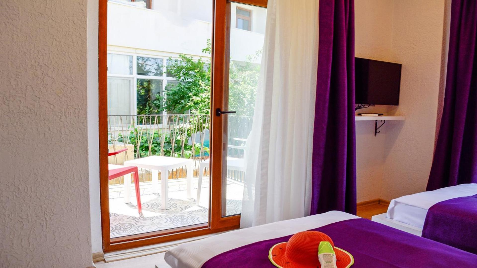 Twin Room with Balcony photo 3