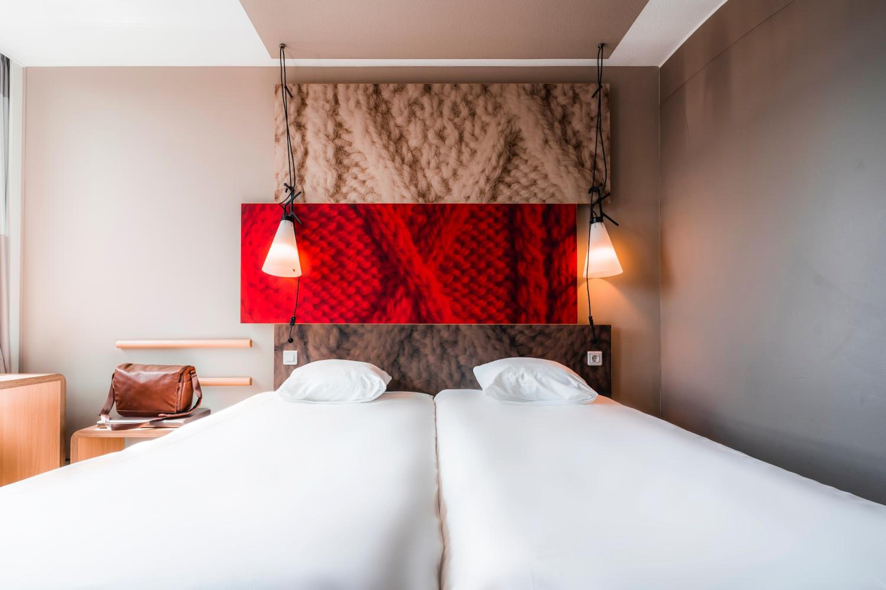 Standard Twin Room - Photo 4