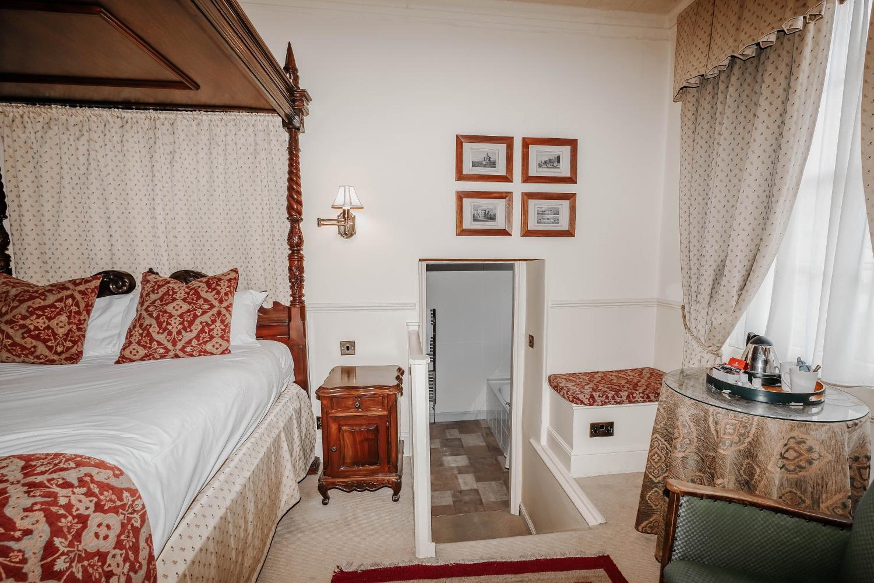 Queen Room - Non-Smoking - Photo 1