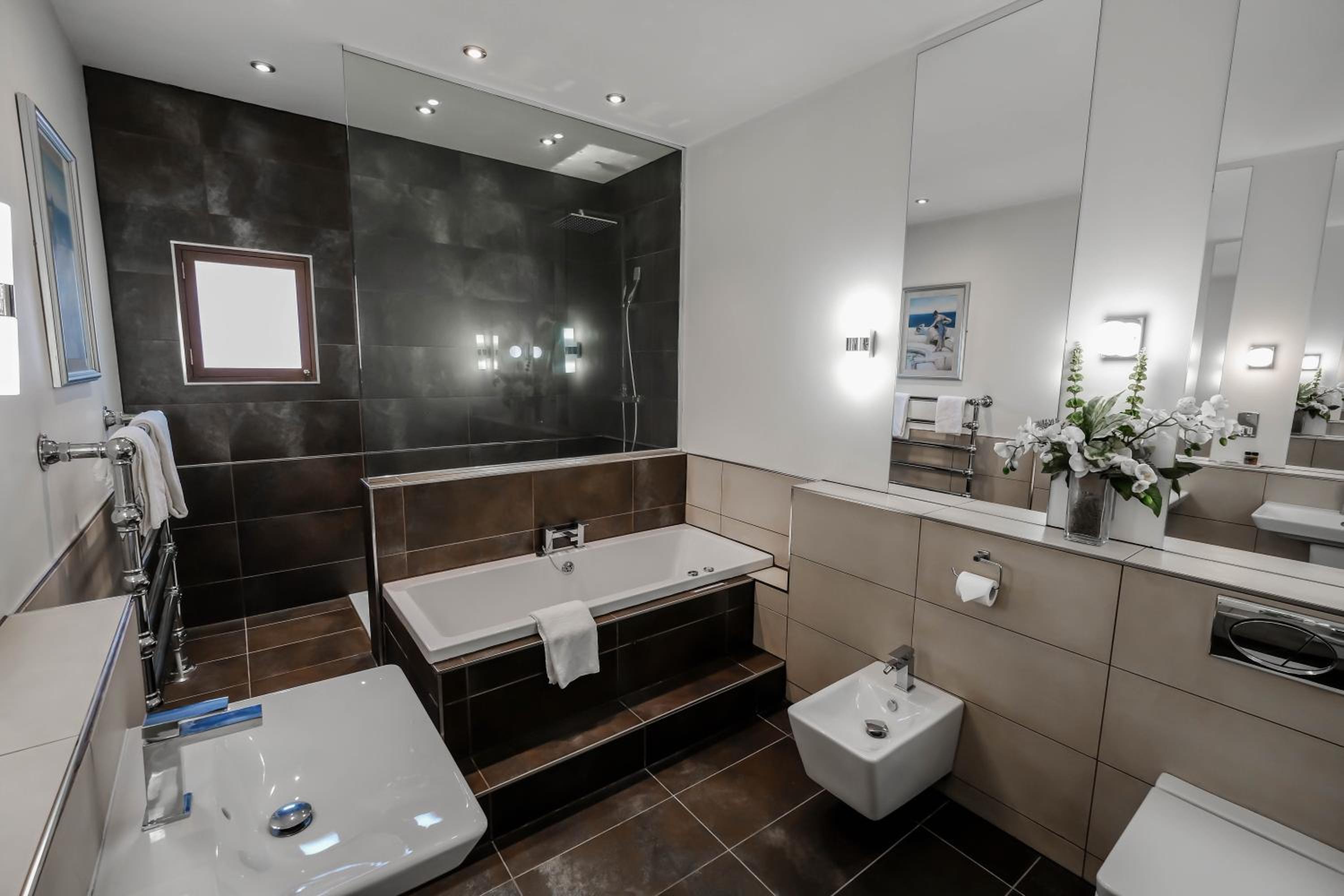 Queen Suite - Photo 4