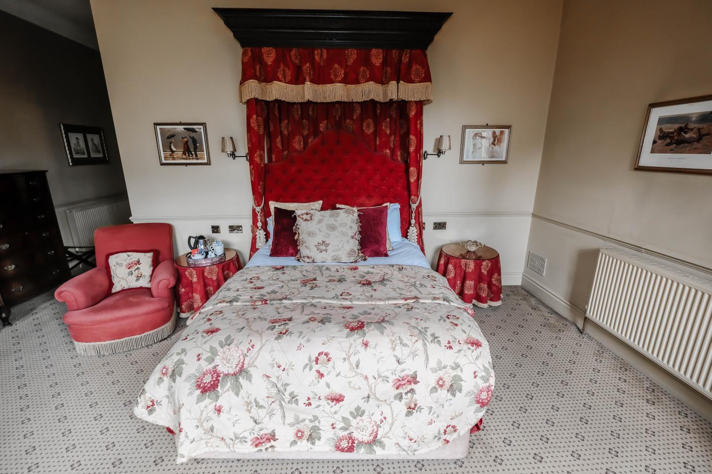 Queen Suite - Photo 1
