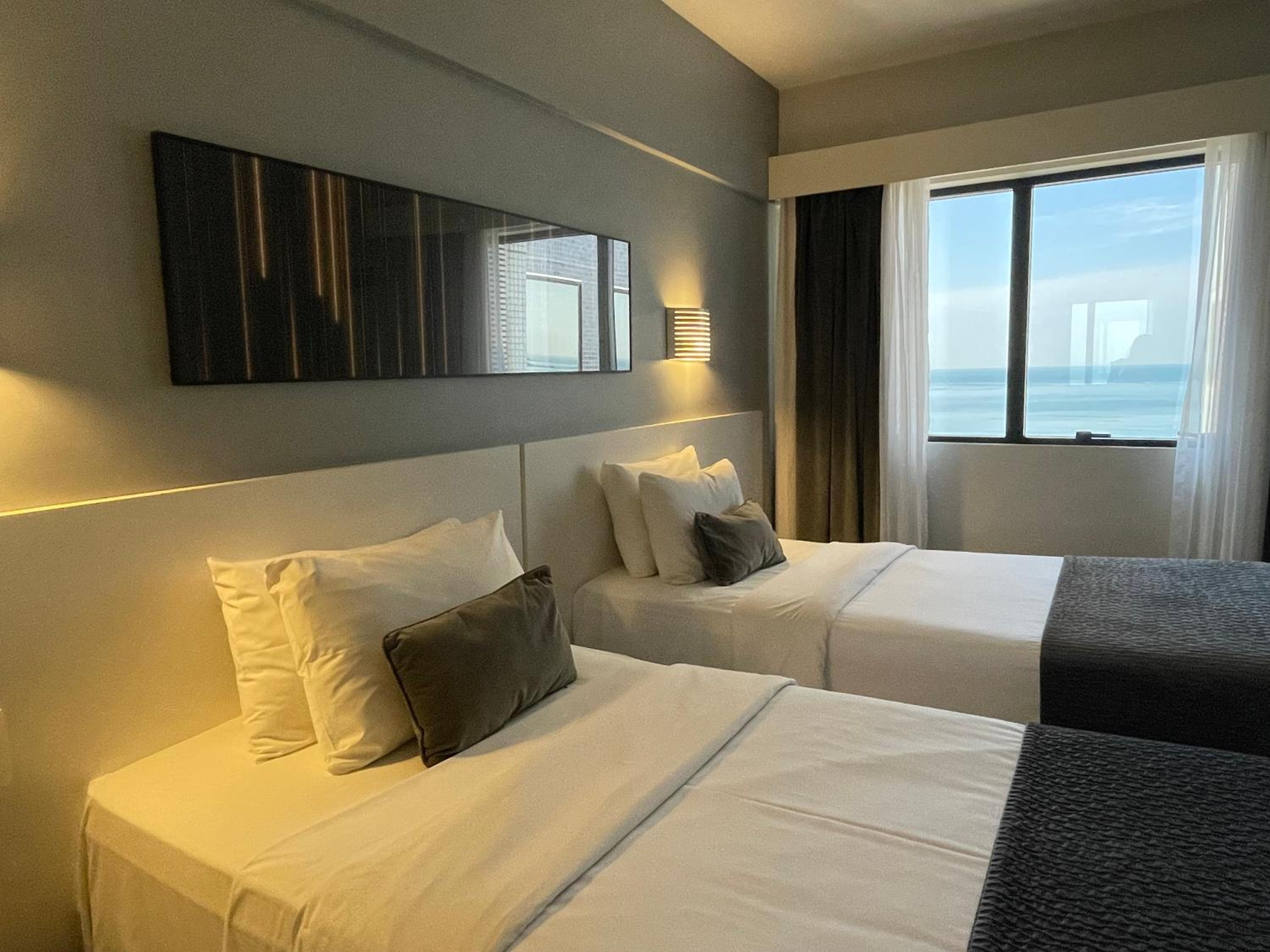 Superior Twin Room with Sea View - Photo 3