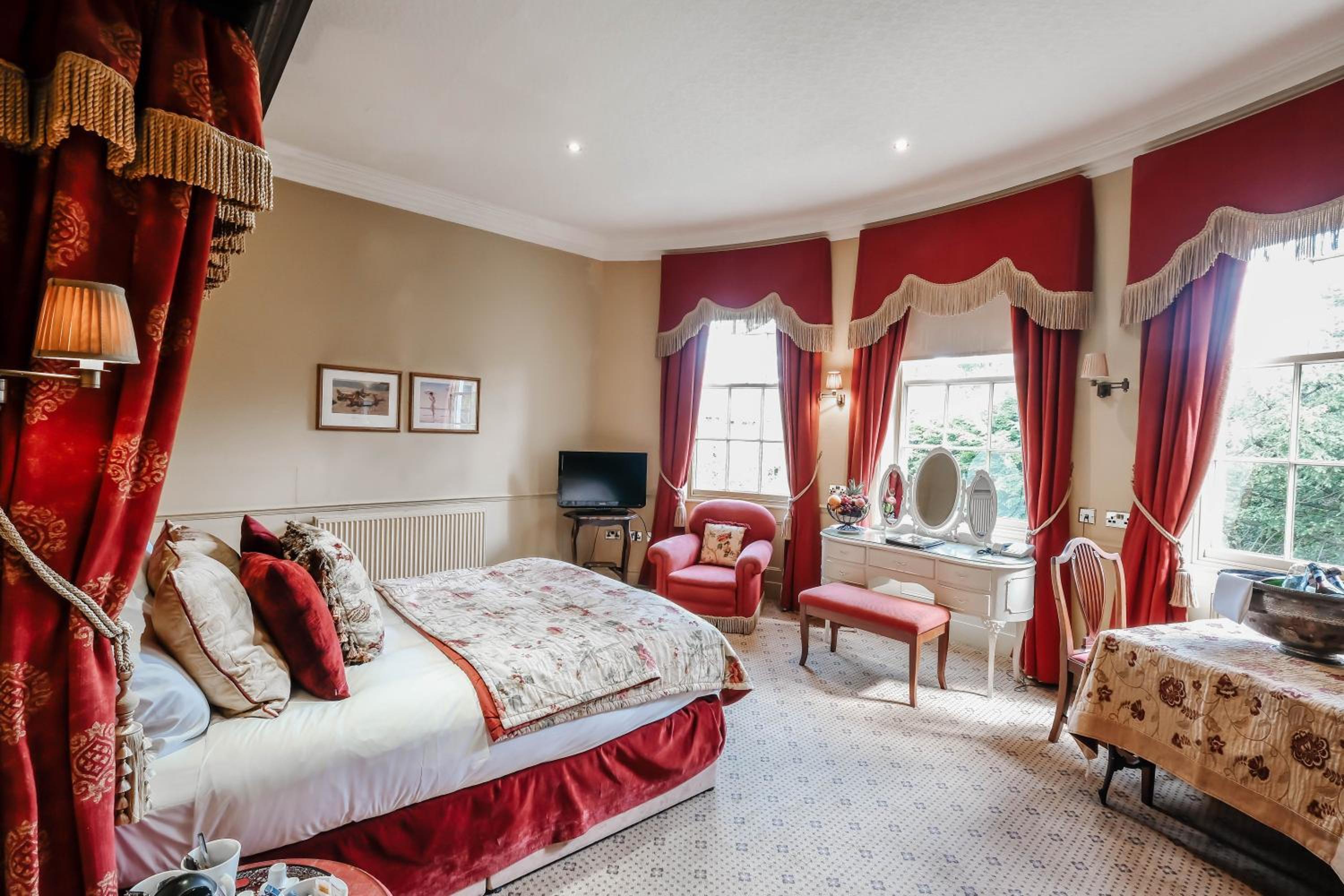 Queen Suite - Photo 8