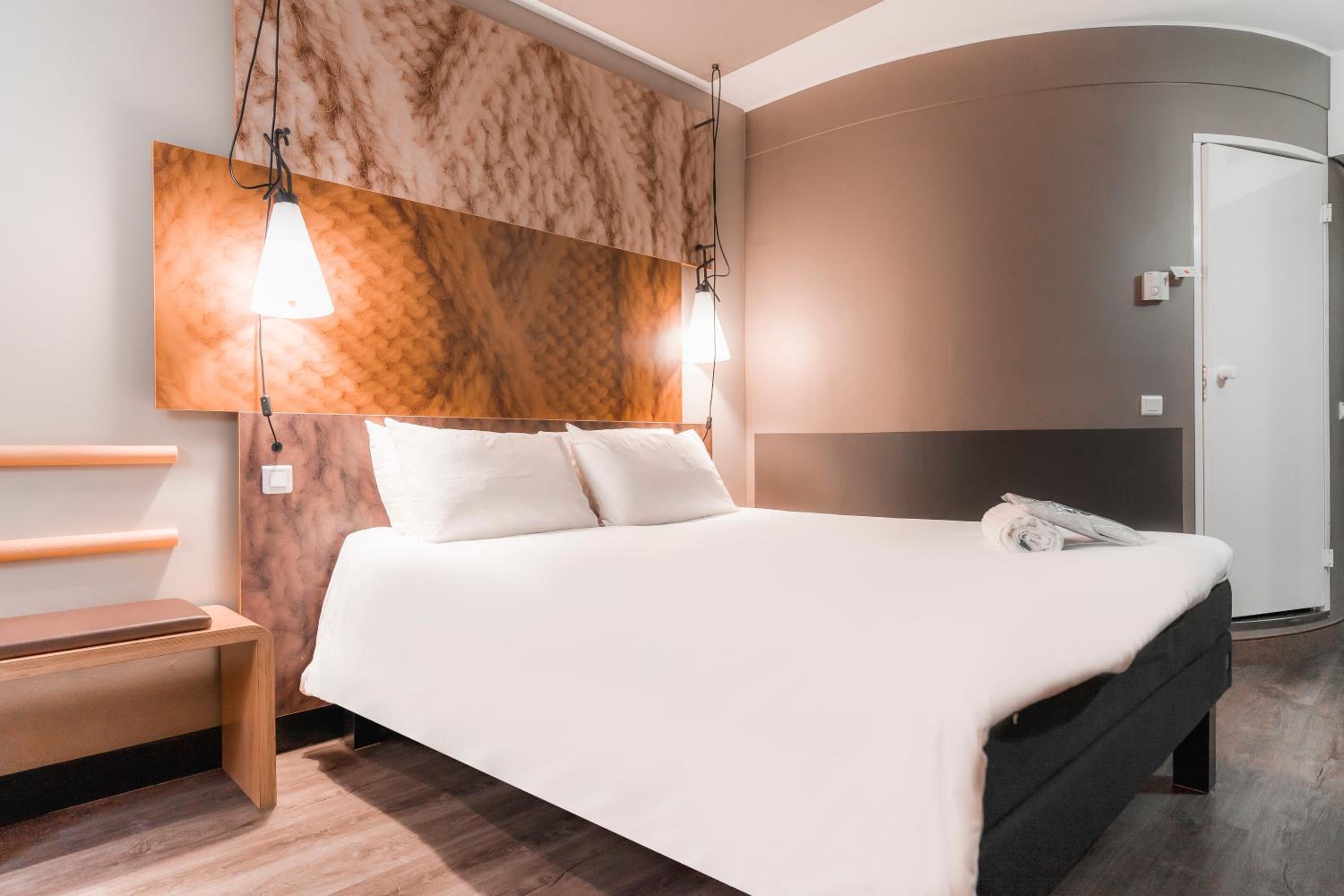 Premium Double Room - Photo 8