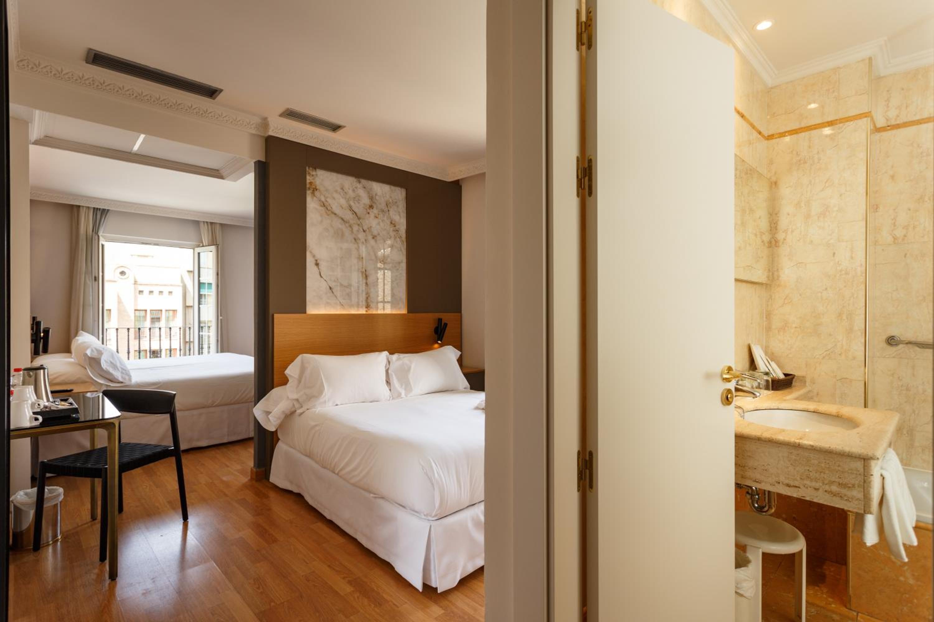Family Room with Private Bathroom - Photo 9
