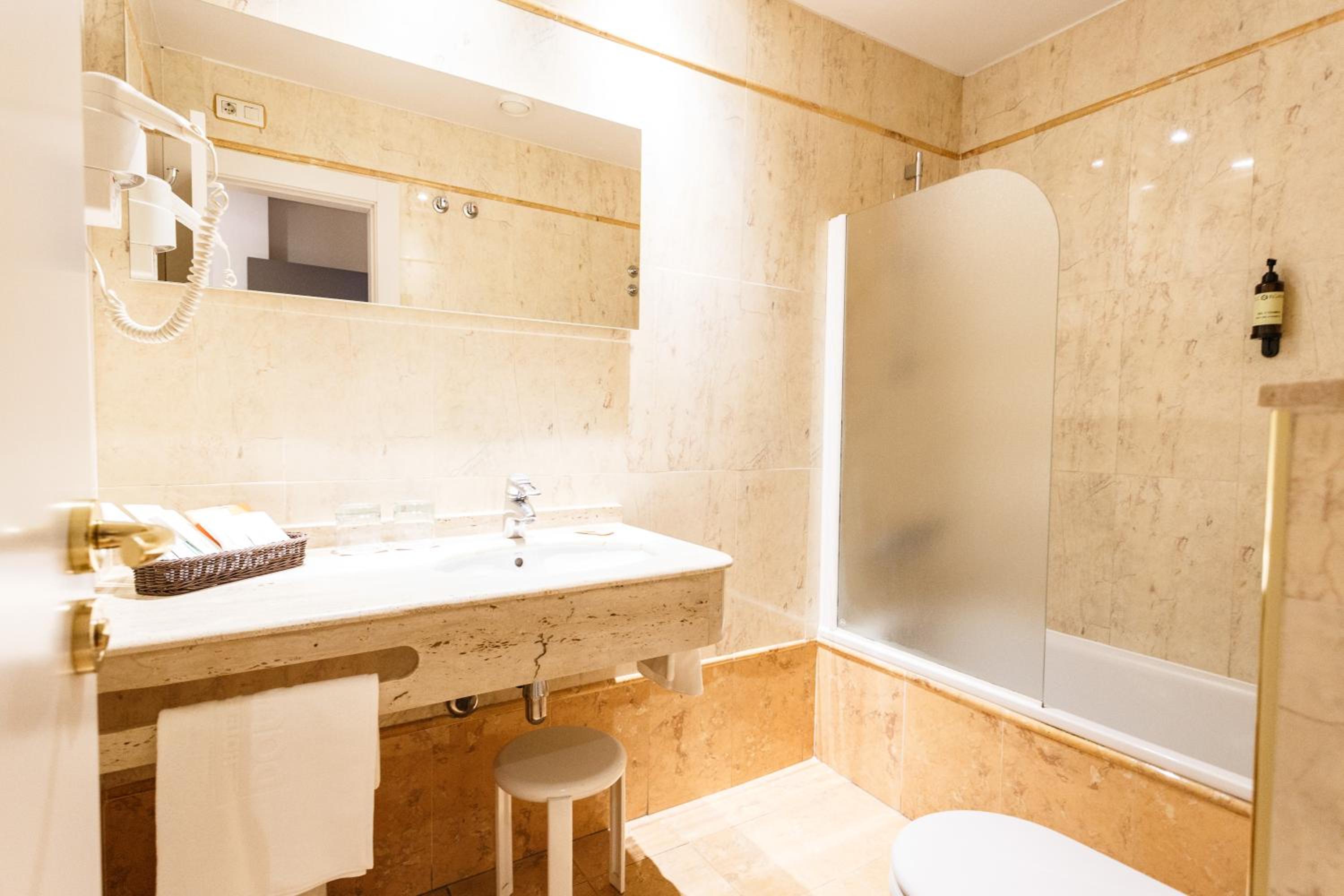 Triple Room - Photo 10
