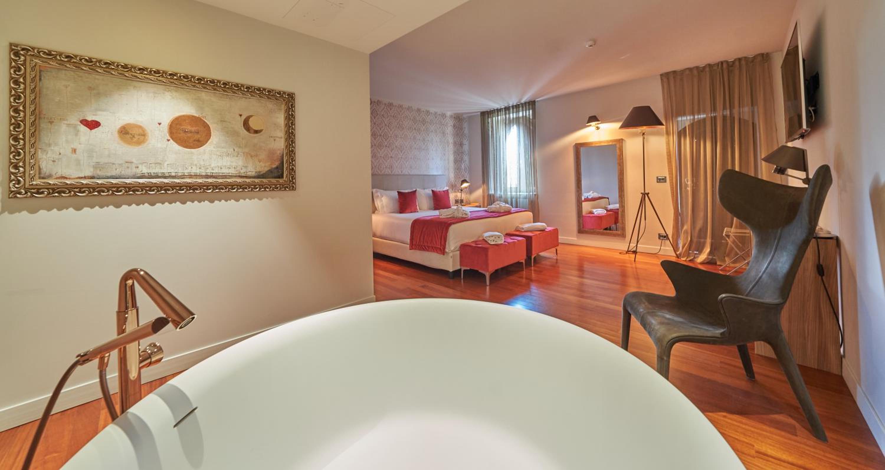 Junior Suite with Balcony photo 2