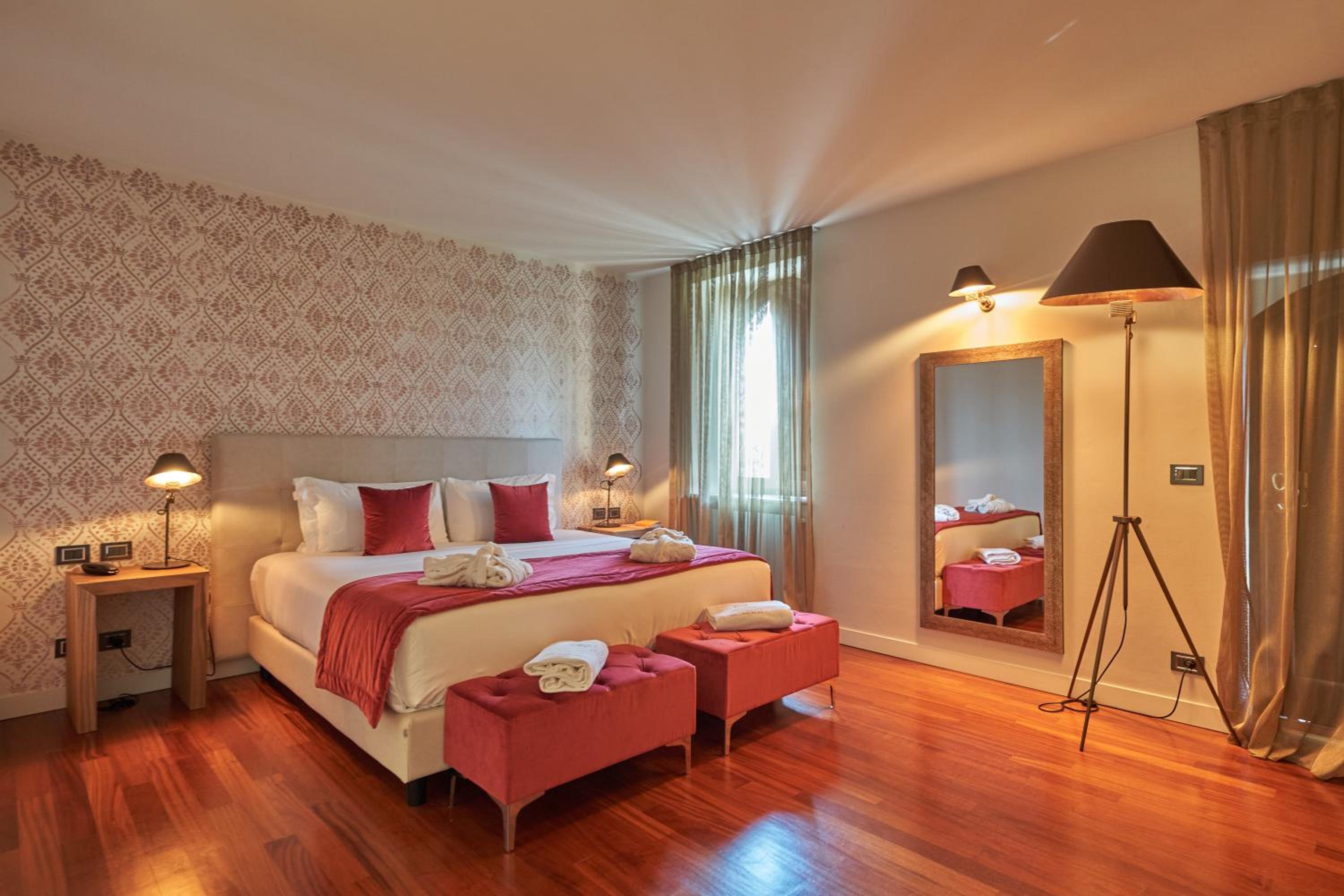 Junior Suite with Balcony photo 1