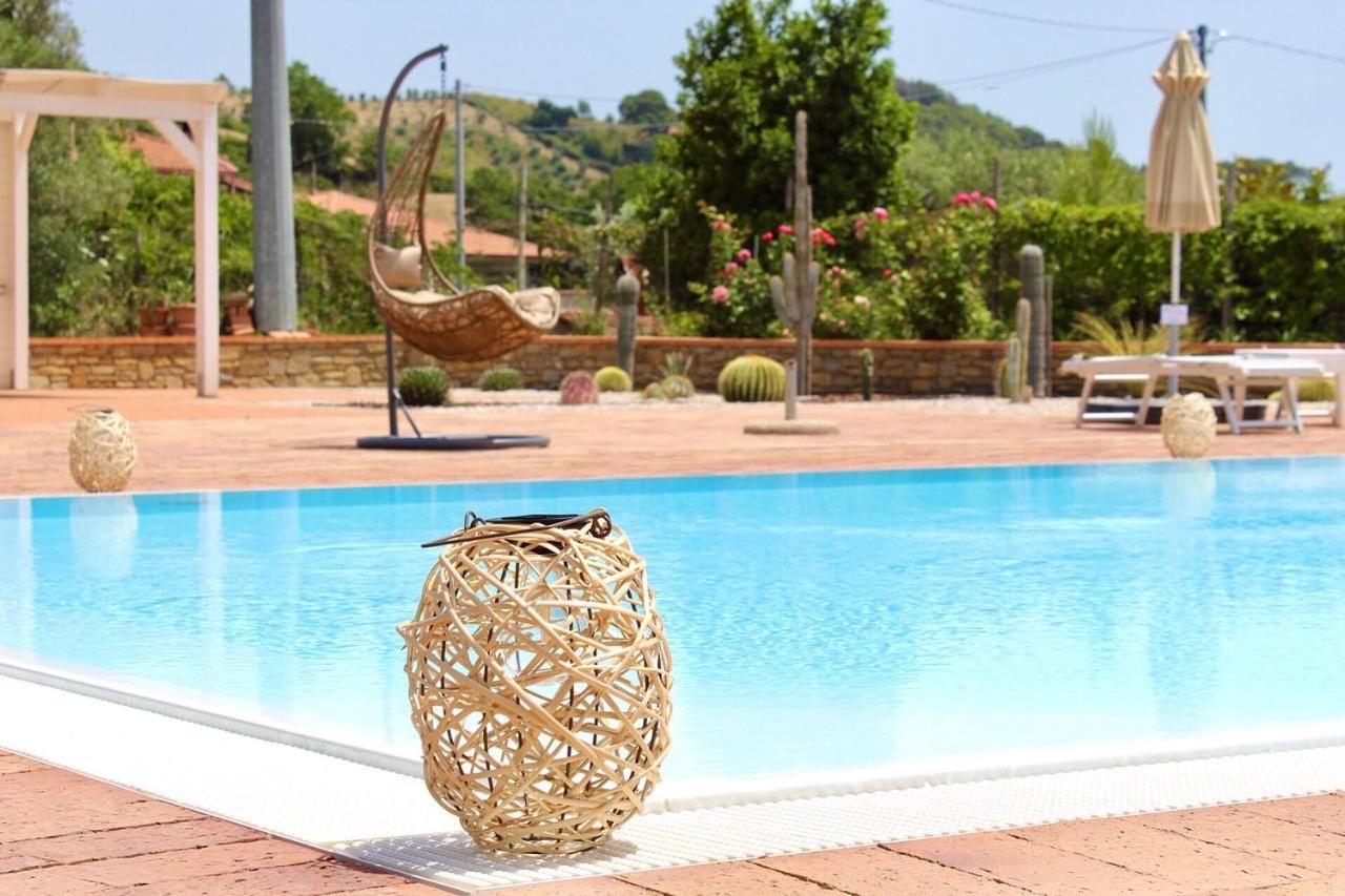 Queen Room with Pool View photo 3