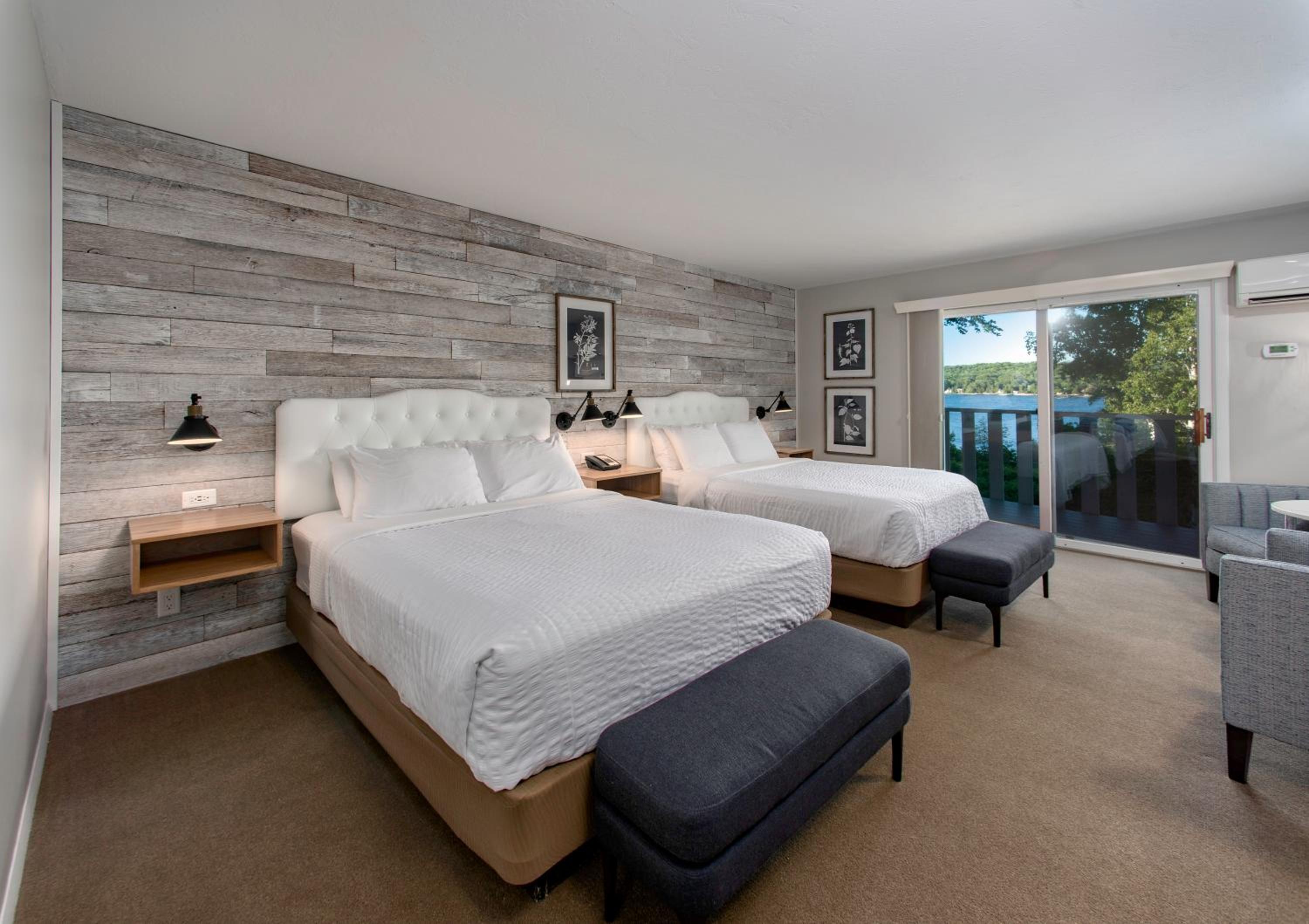 Queen Room with Two Queen Beds photo 1