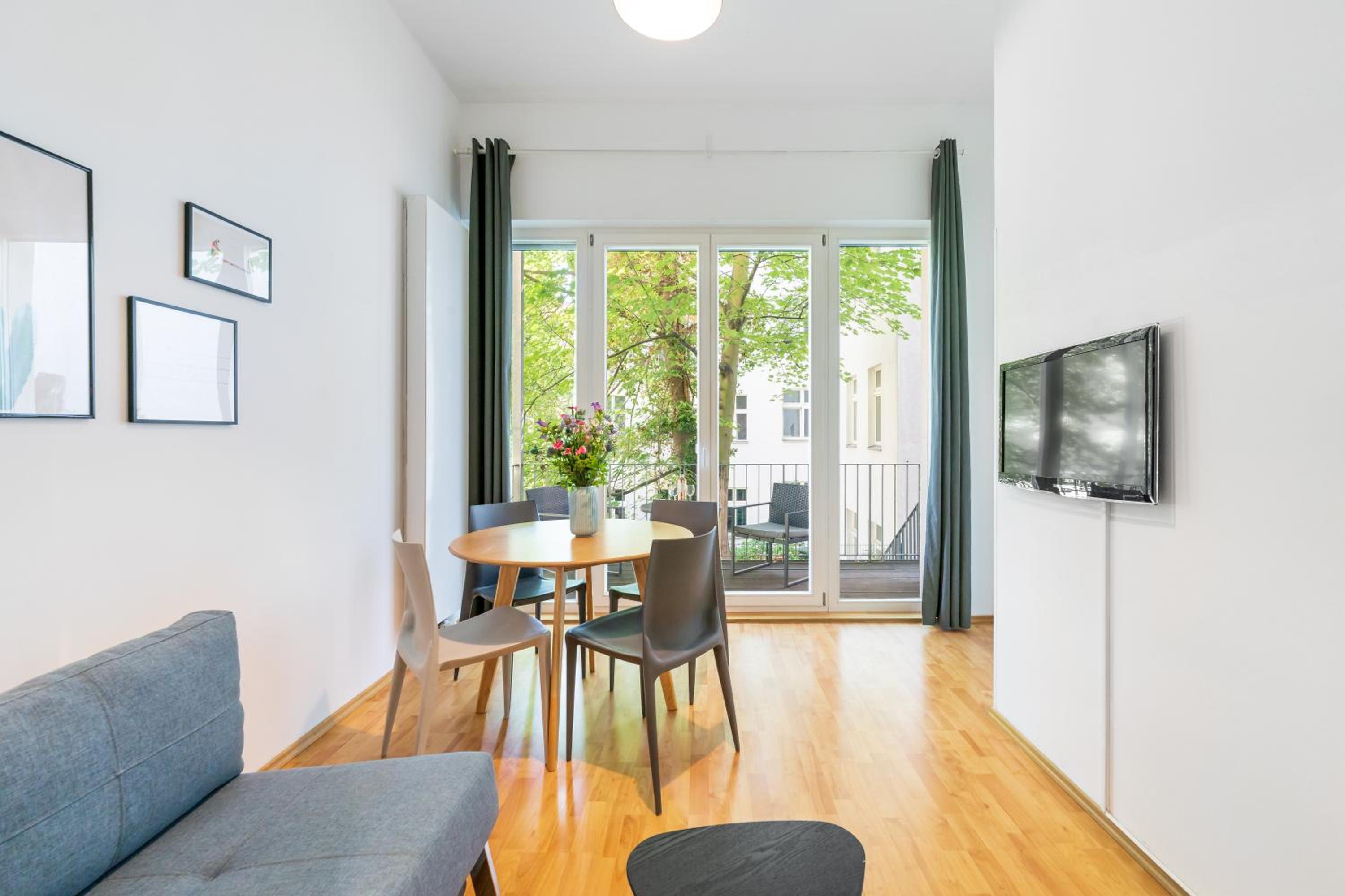 One-Bedroom Apartment with Balcony photo 1