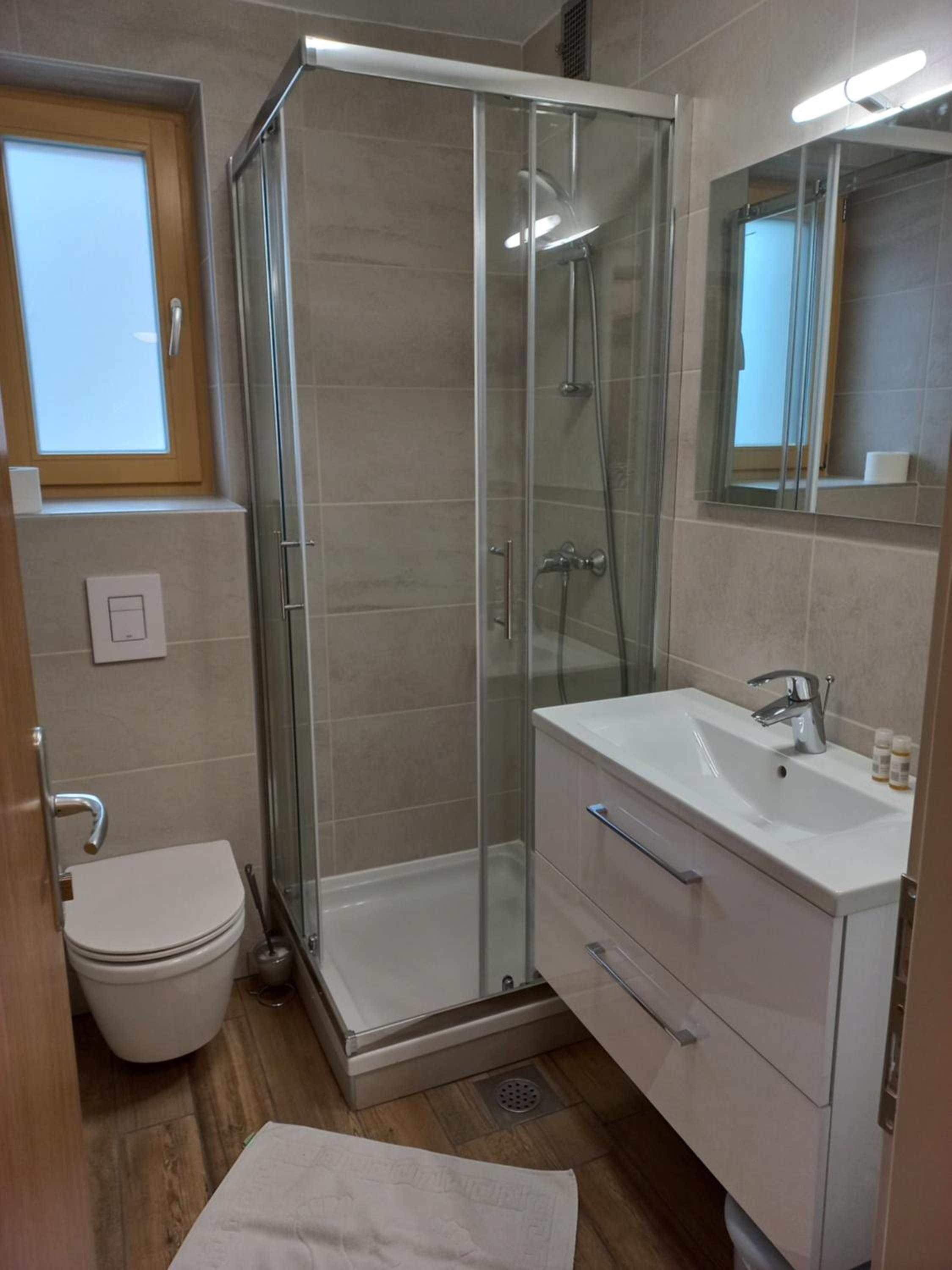 Twin Room with Private External Bathroom photo 3