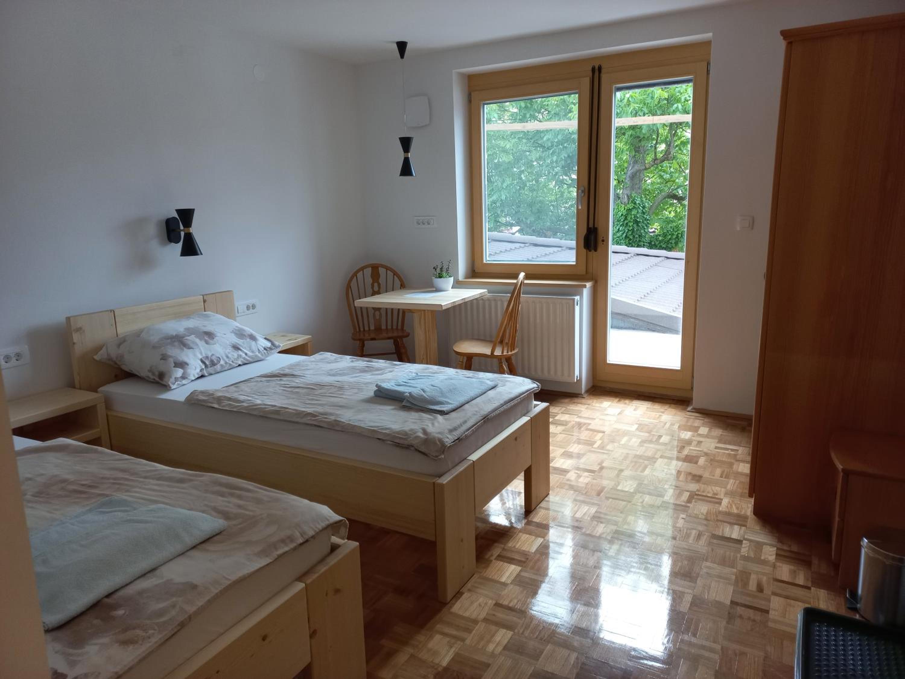 Twin Room with Private External Bathroom photo 2