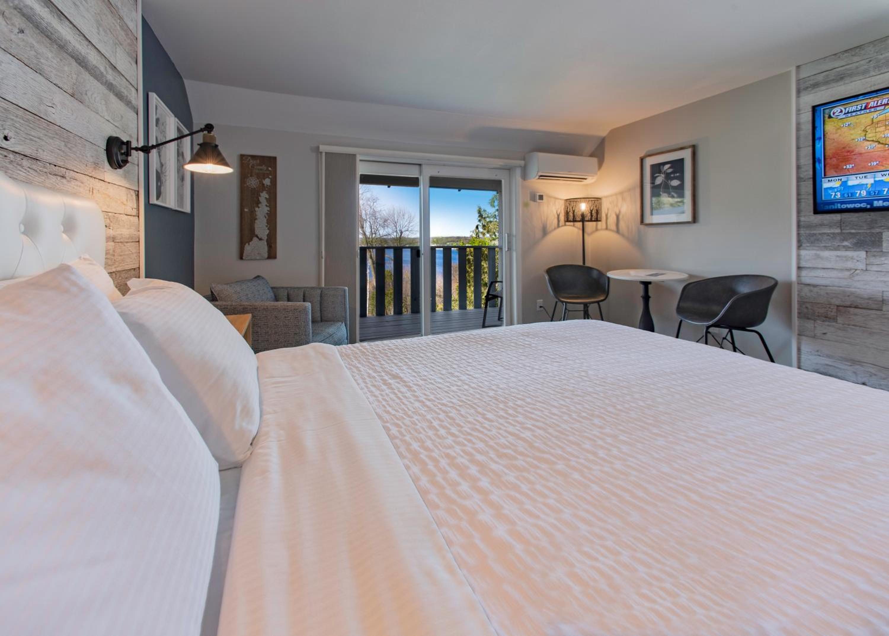 Queen Room with Balcony photo 3