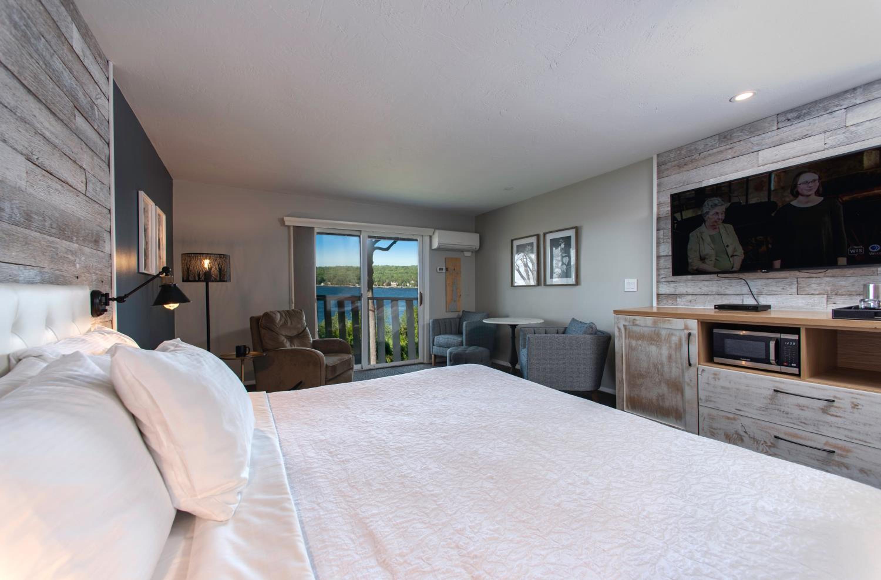 King Room with Lake View photo 1