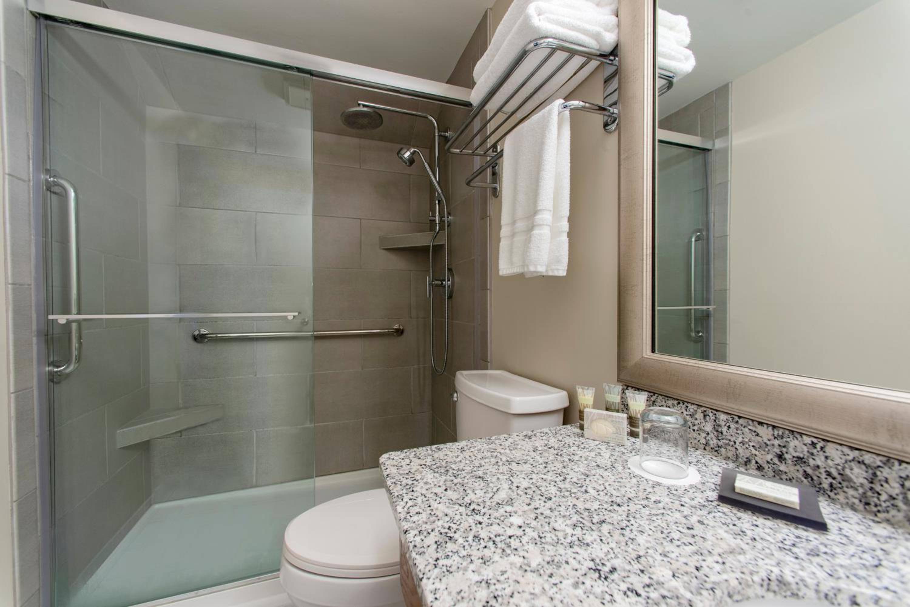 Queen Room with Pool View photo 3