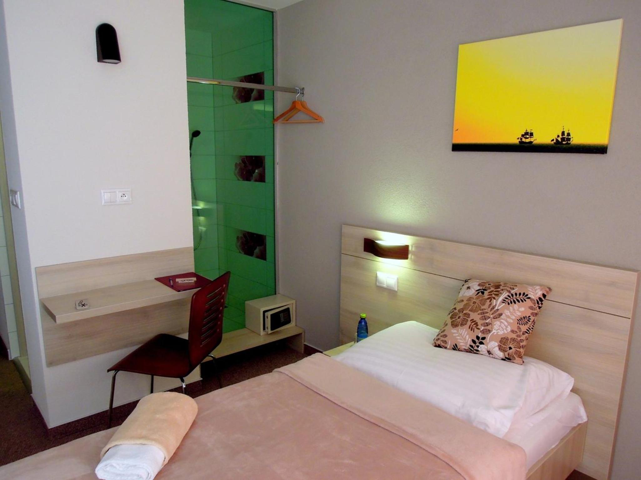 Single Room photo 2