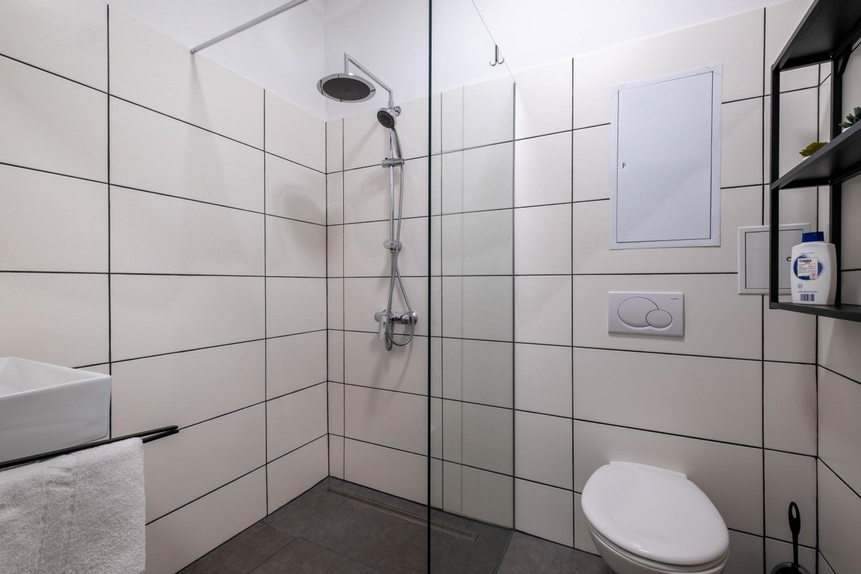 Budget Double Room with Shared Bathroom photo 3