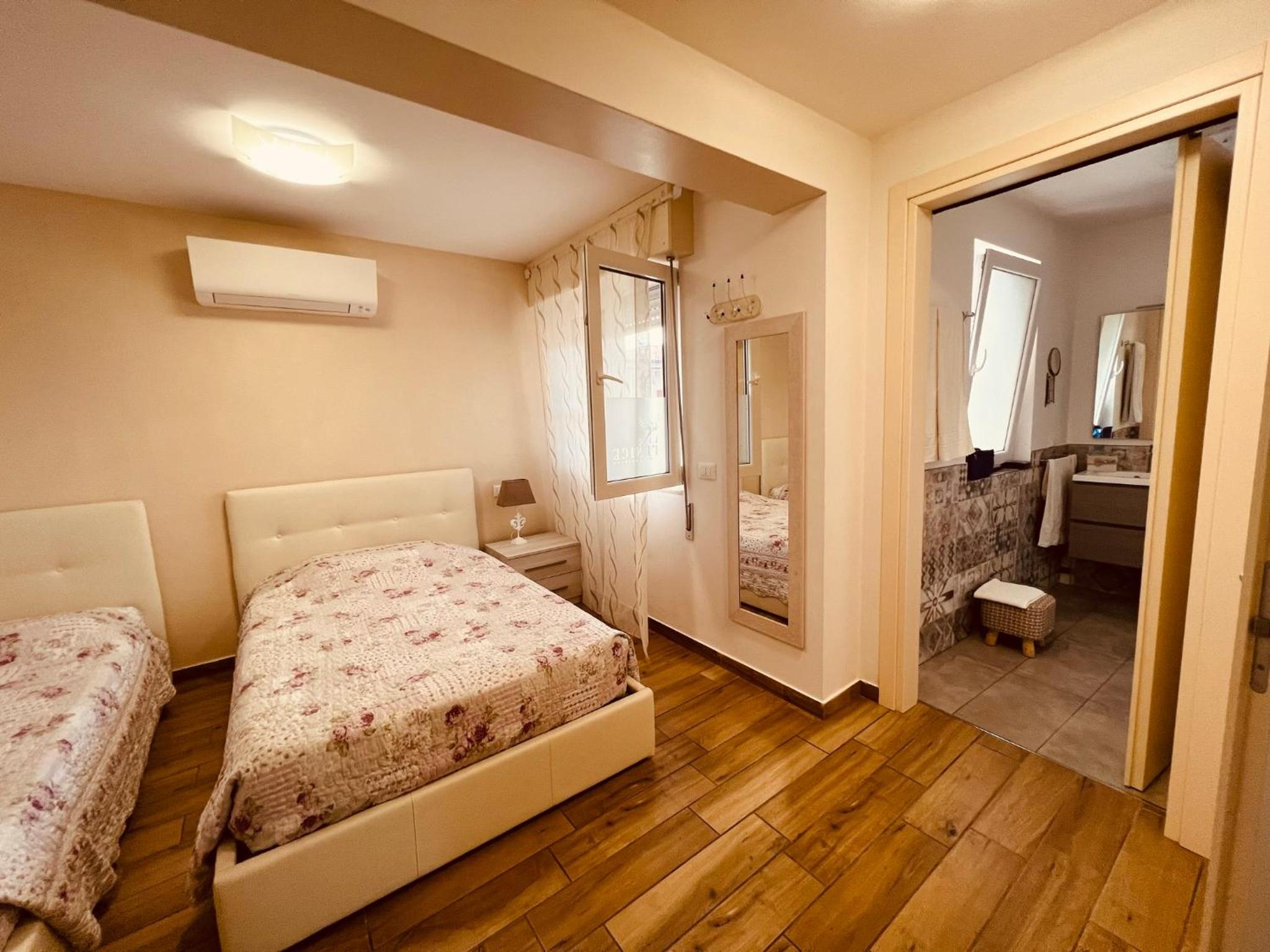 Twin Room - Photo 1