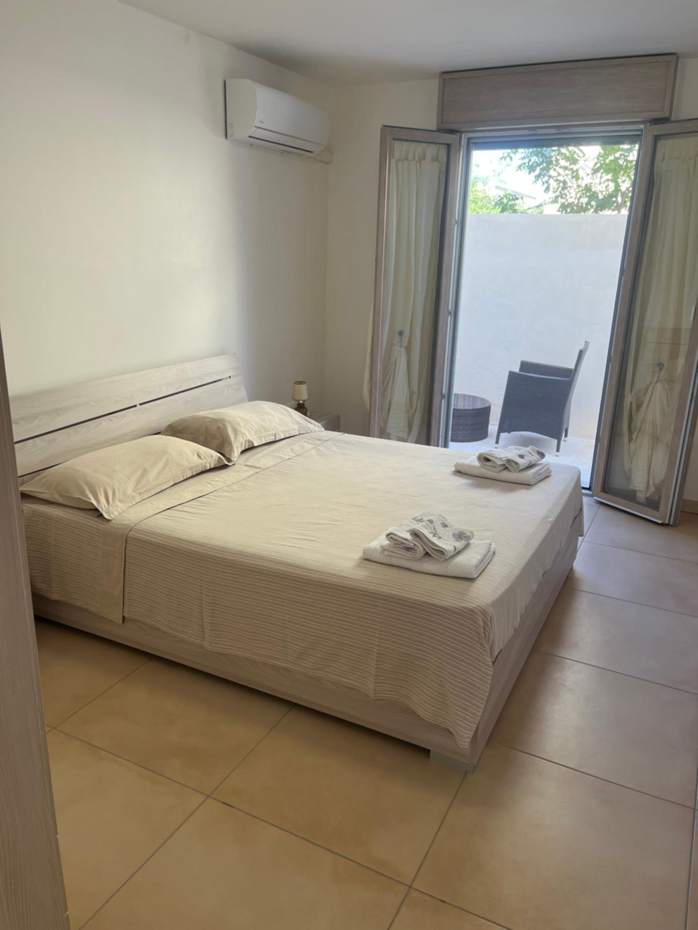 Two-Bedroom House - Photo 2
