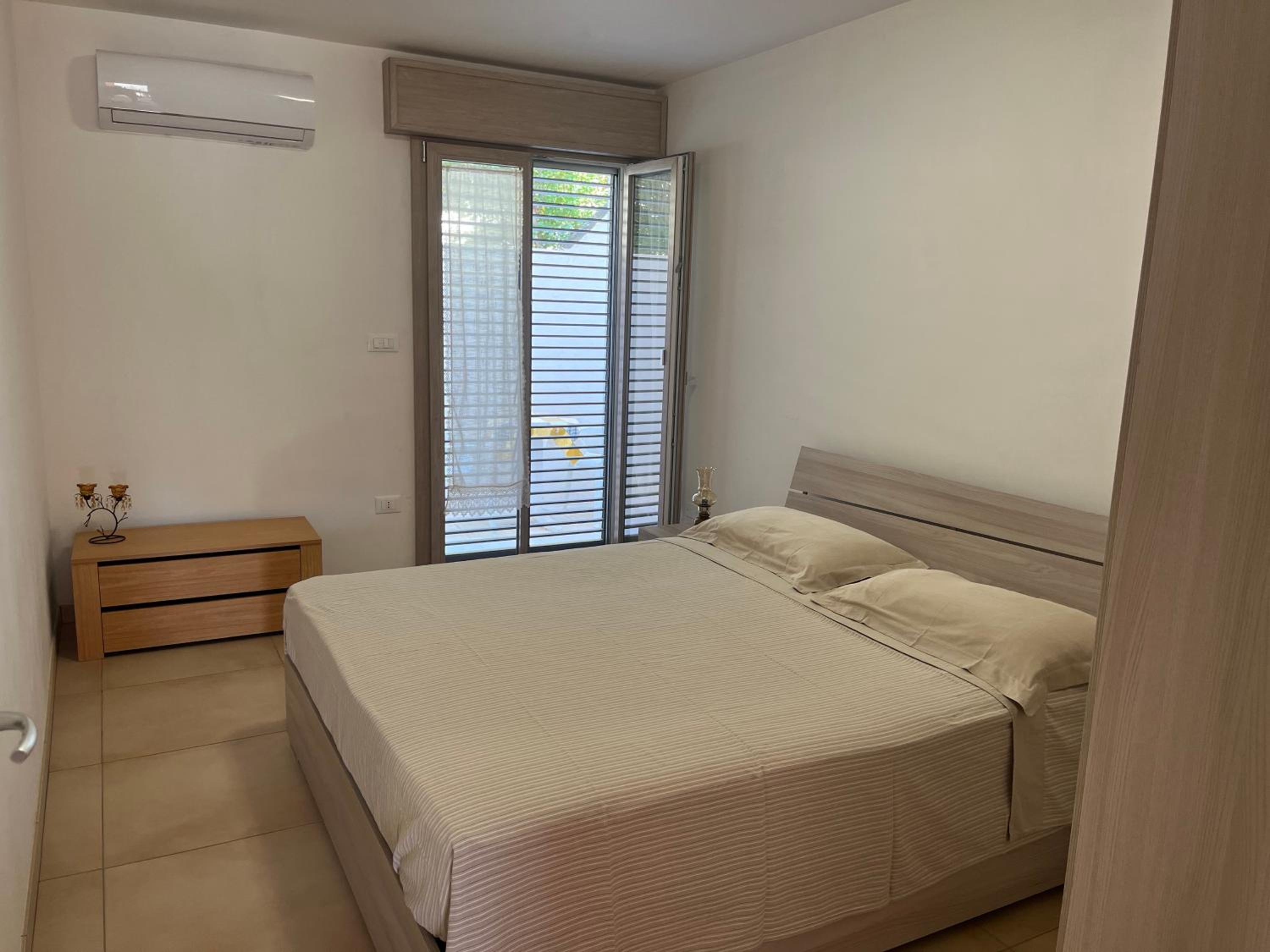 Two-Bedroom House - Photo 4