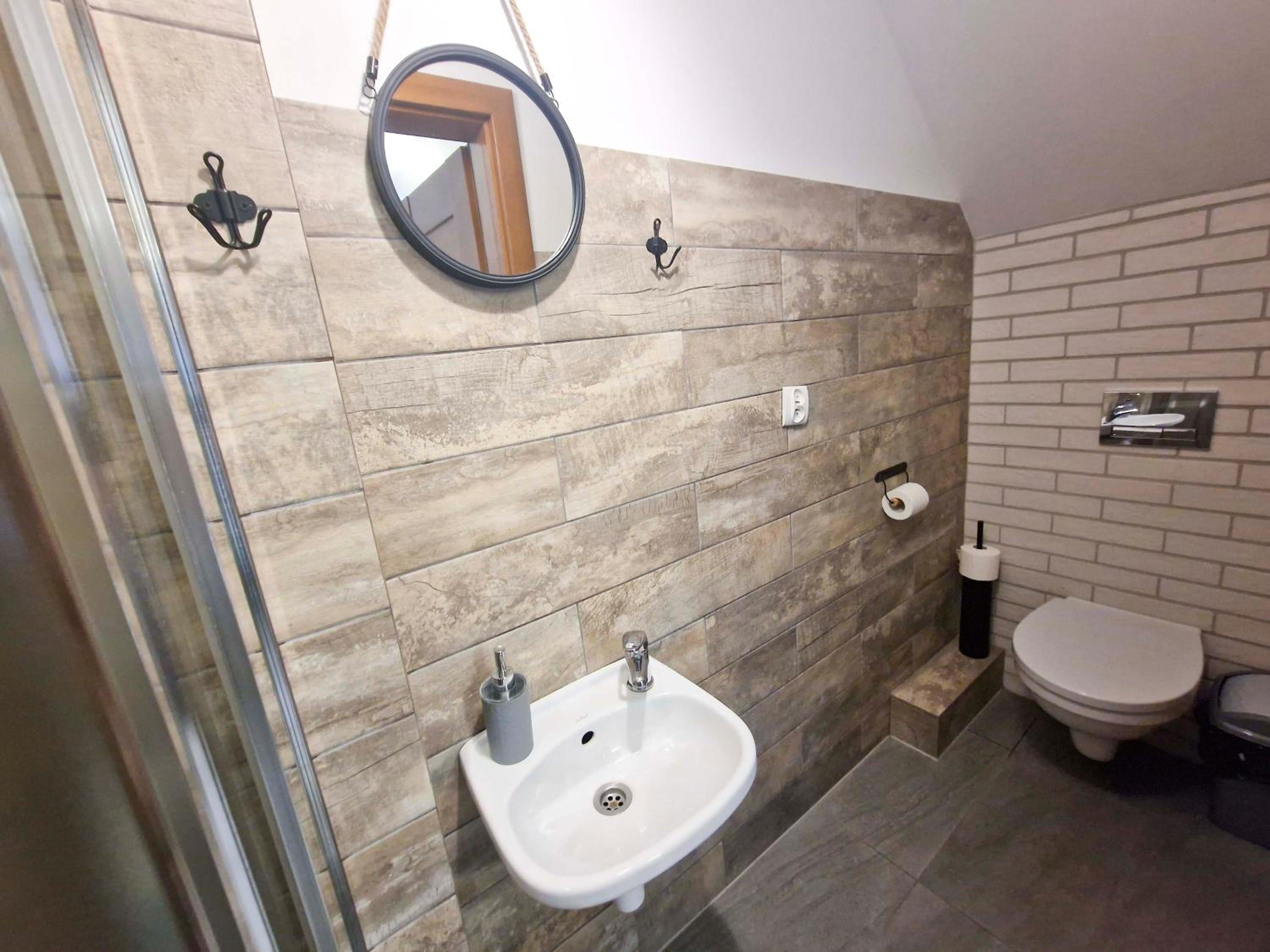 Double Room with Private Bathroom - Photo 4