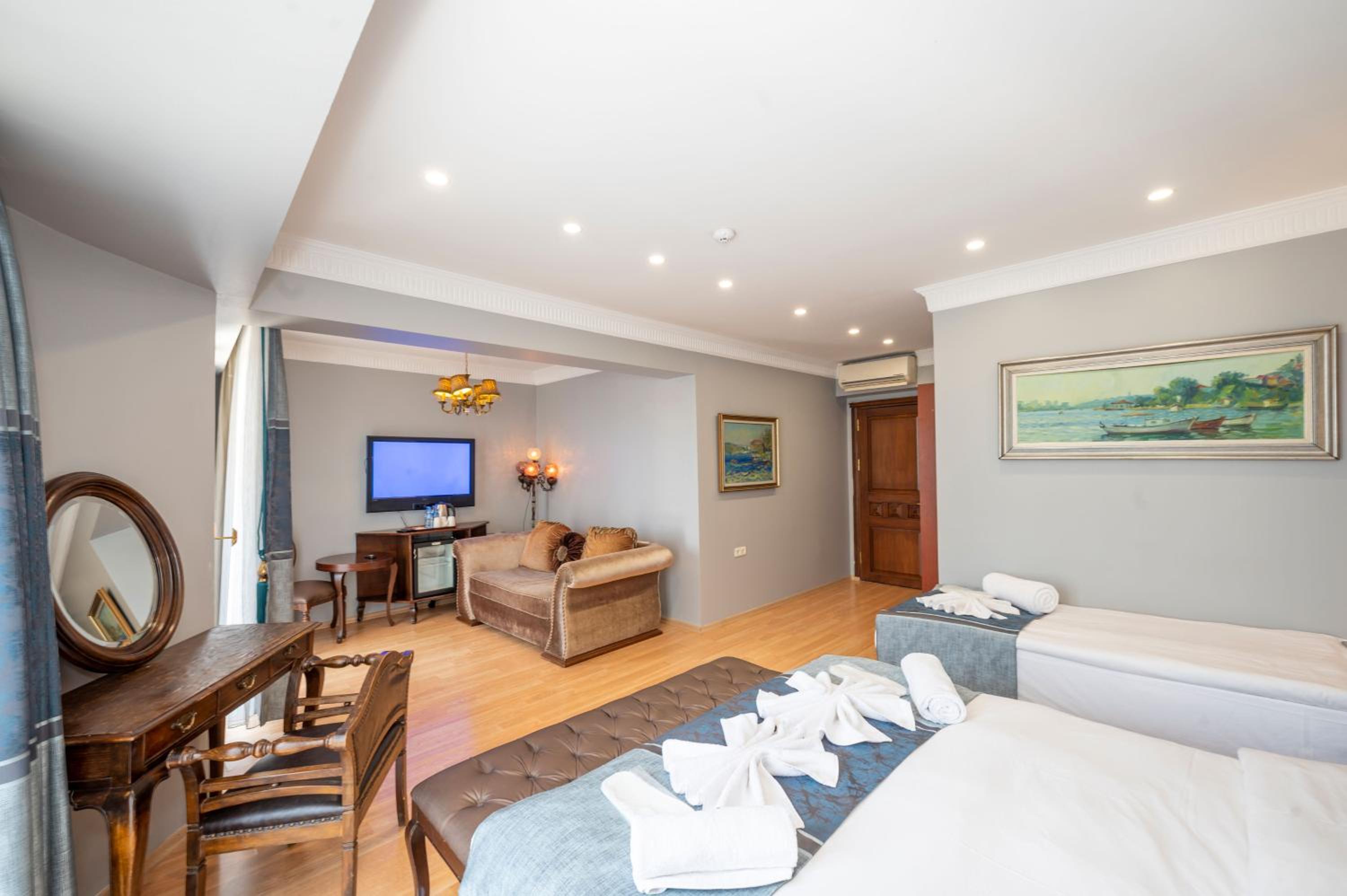 Superior Triple Room photo 2