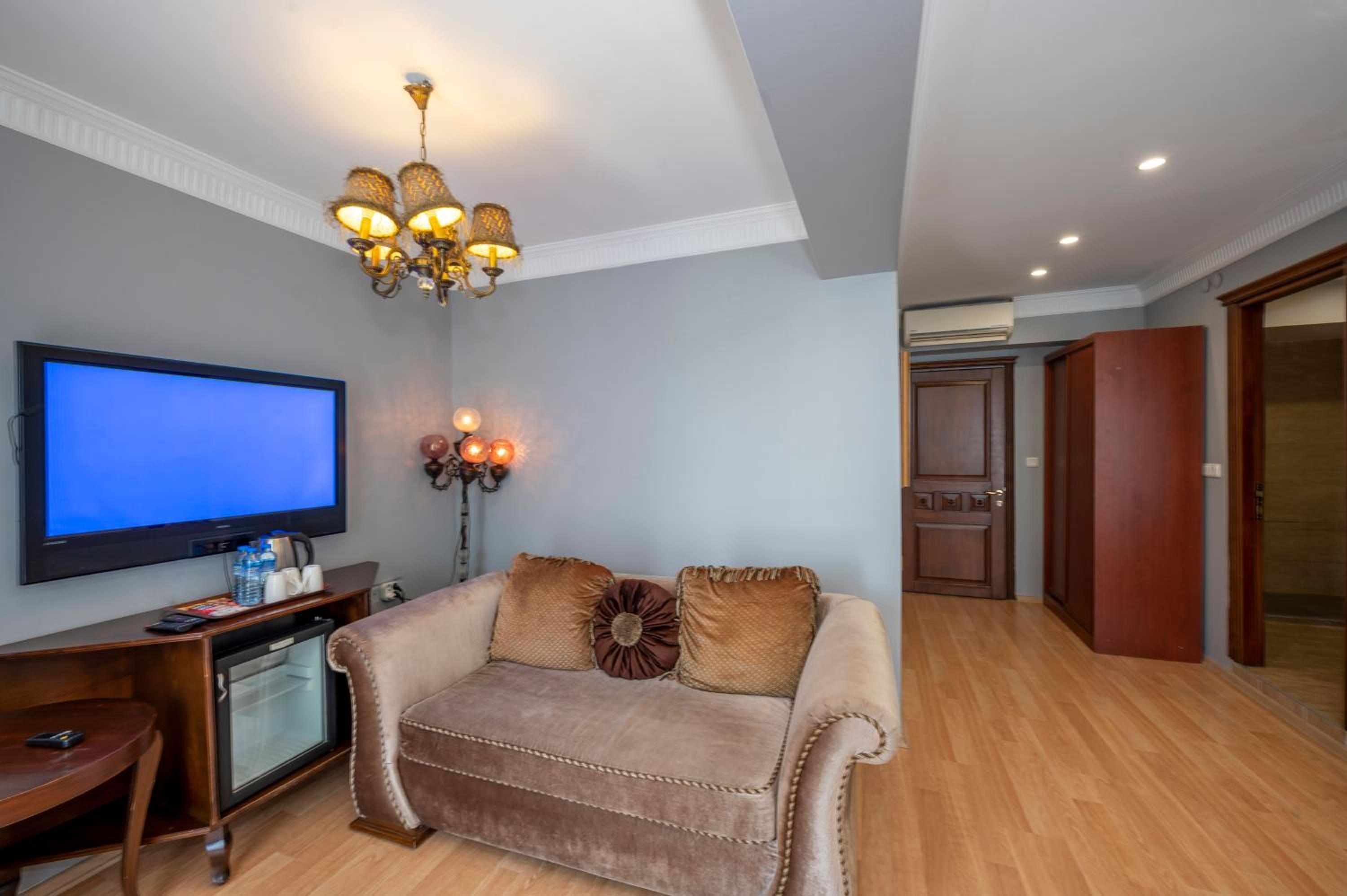 Superior Triple Room photo 3