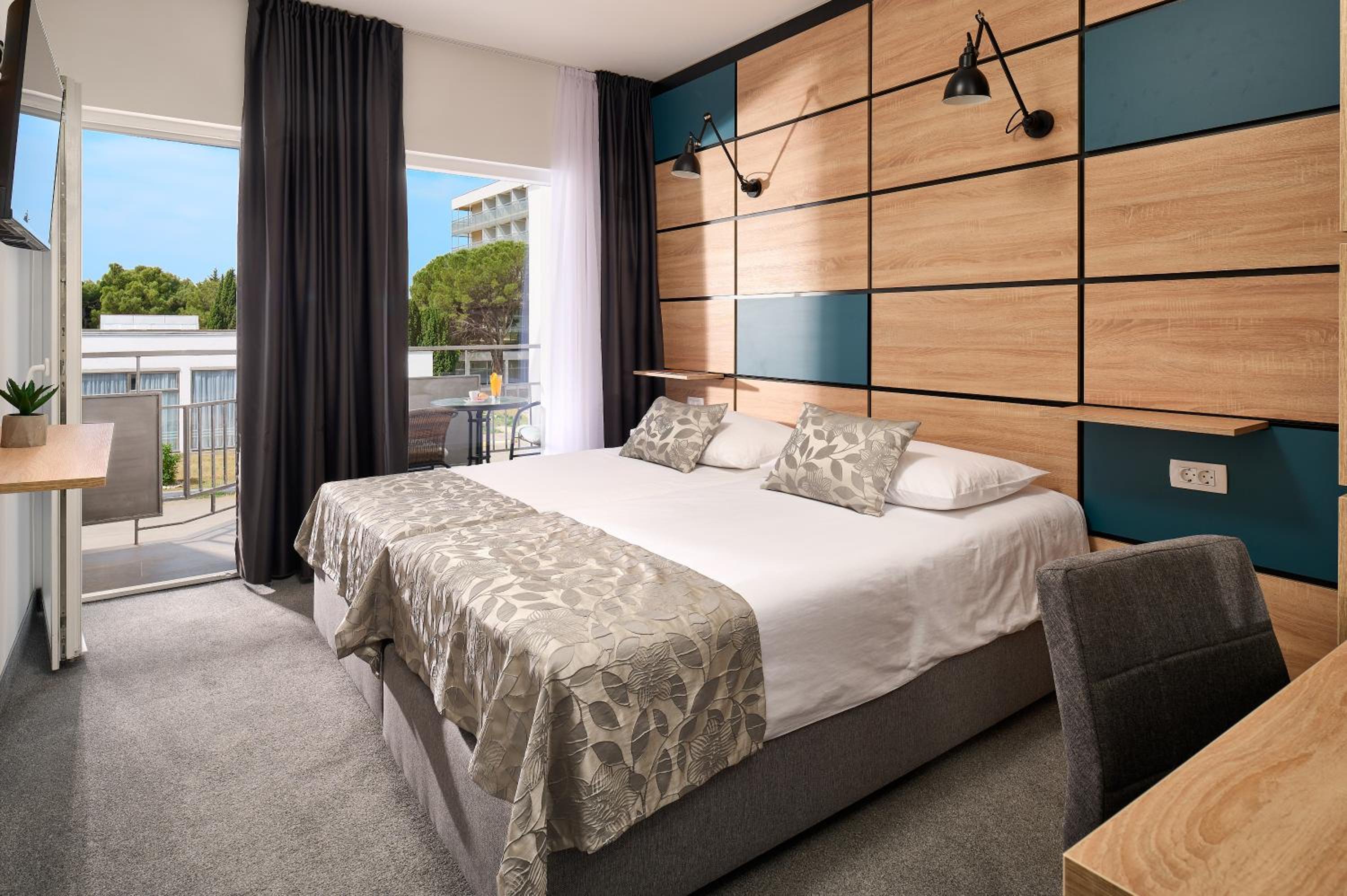 Standard Double or Twin Room with Balcony and Garden View - Photo 1