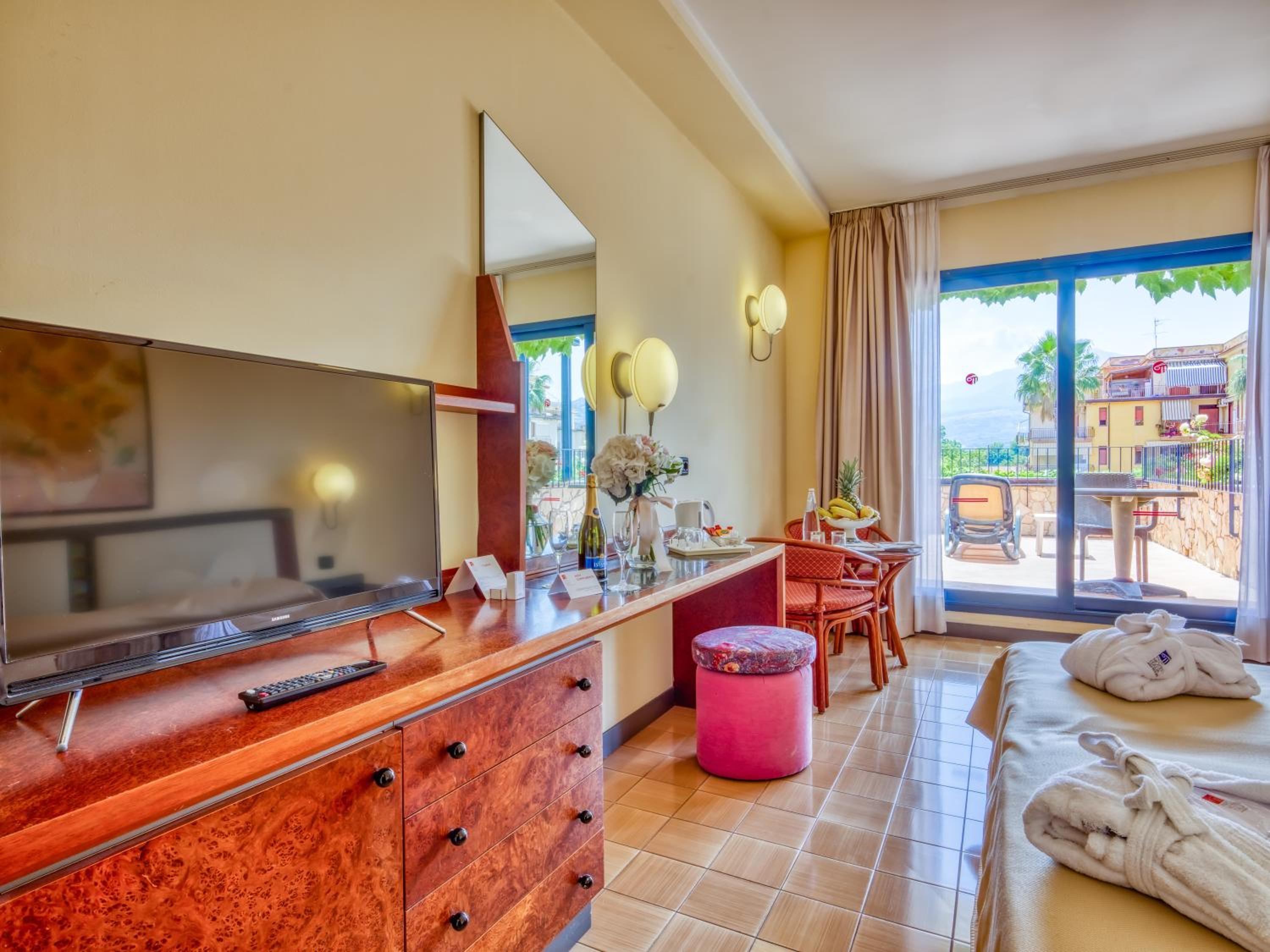 Deluxe Double or Twin Room with Balcony - Photo 21