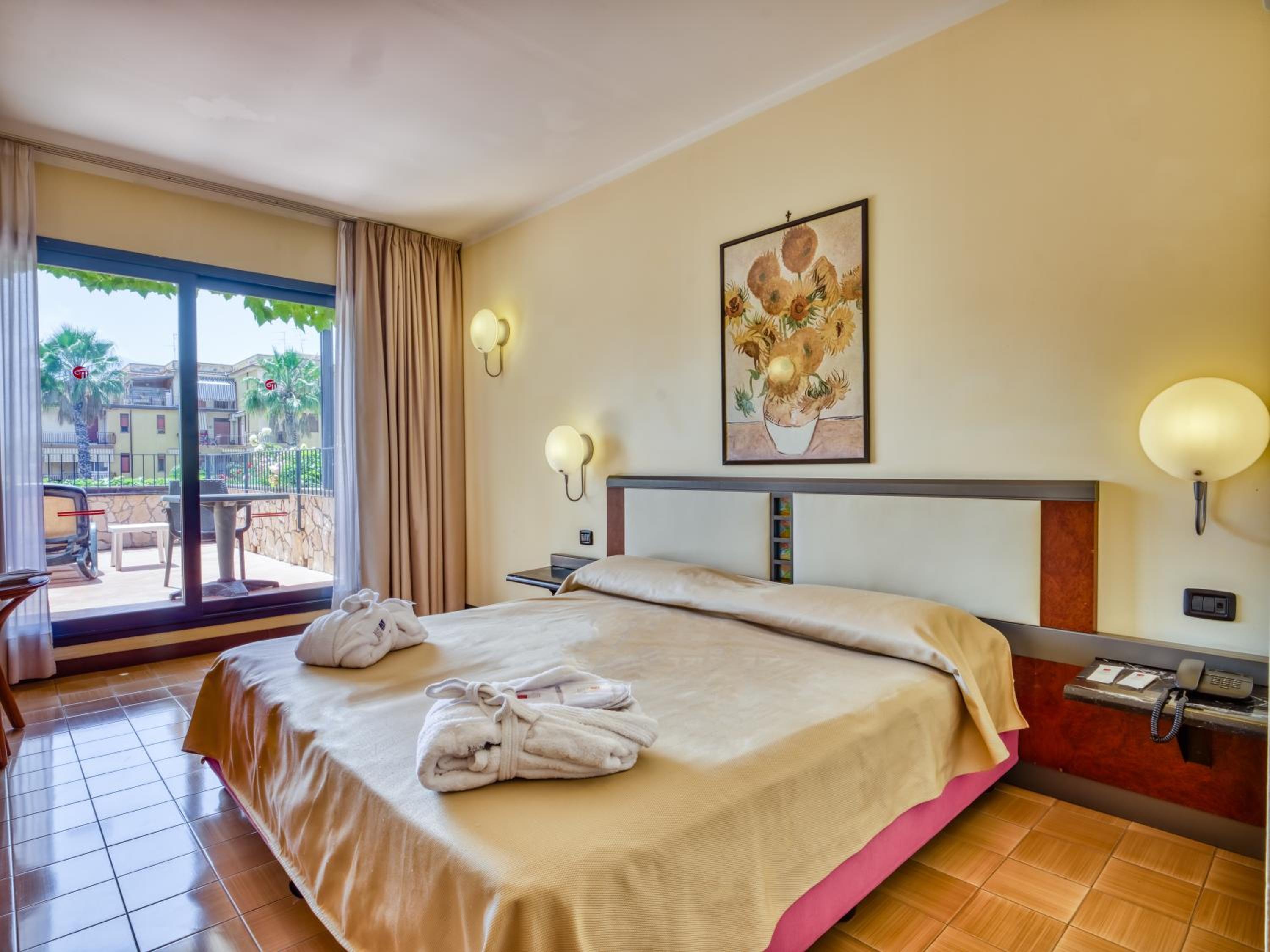 Deluxe Double or Twin Room with Balcony - Photo 17