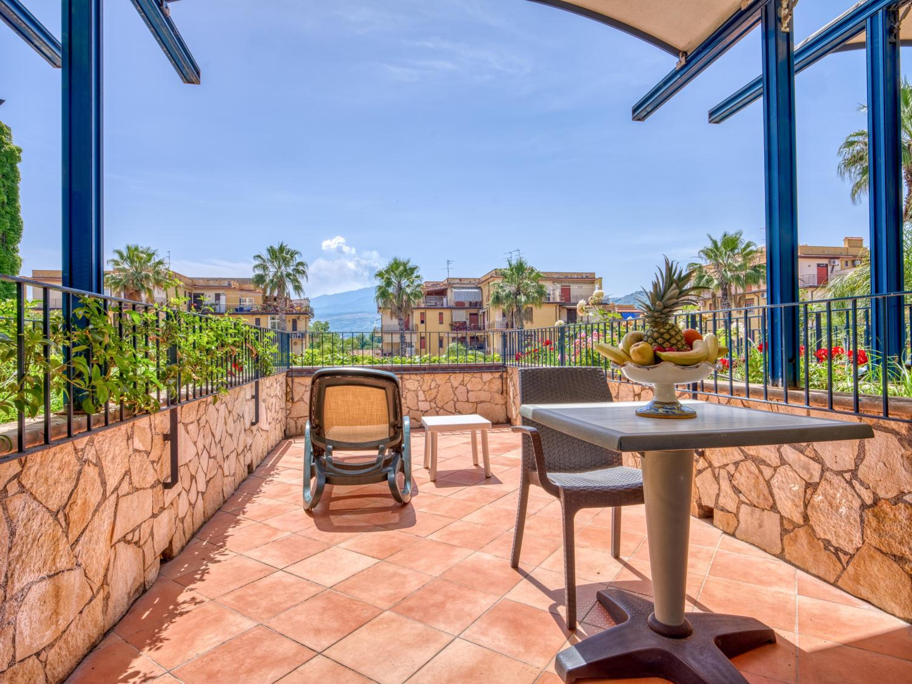 Deluxe Triple Room with Balcony - Photo 6