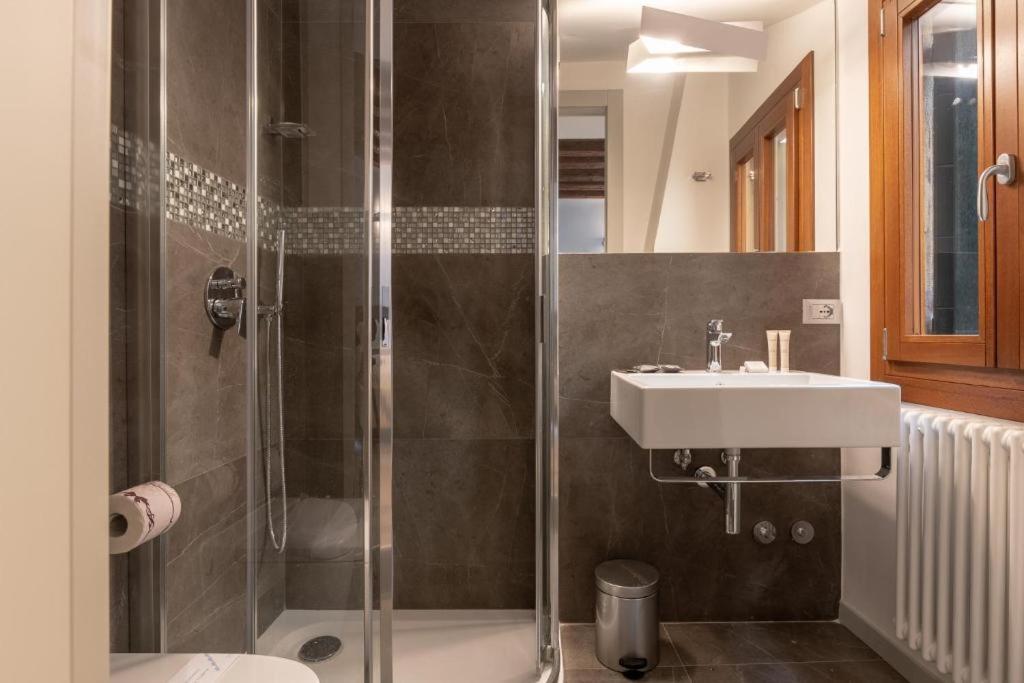 Double or Twin Room photo 3
