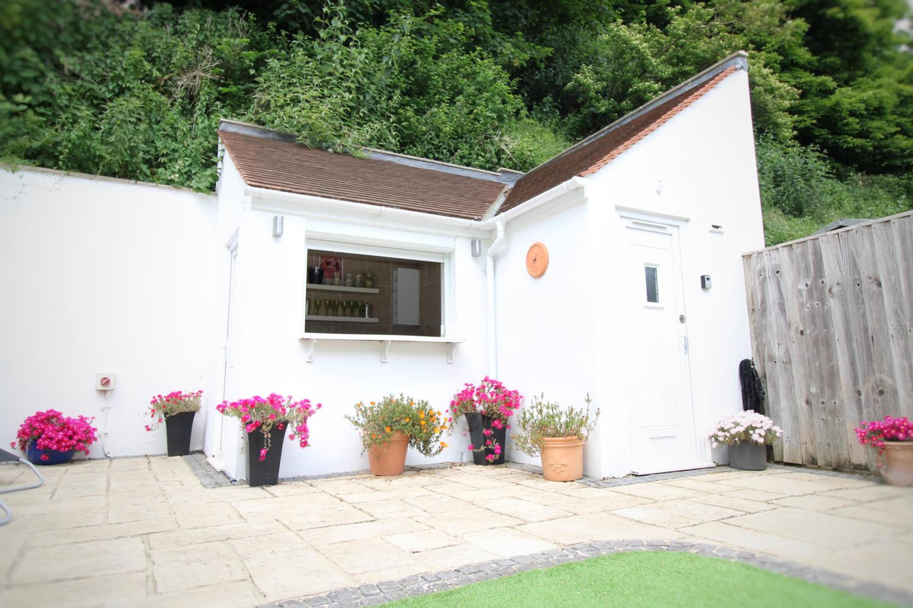 Four-Bedroom House photo 2