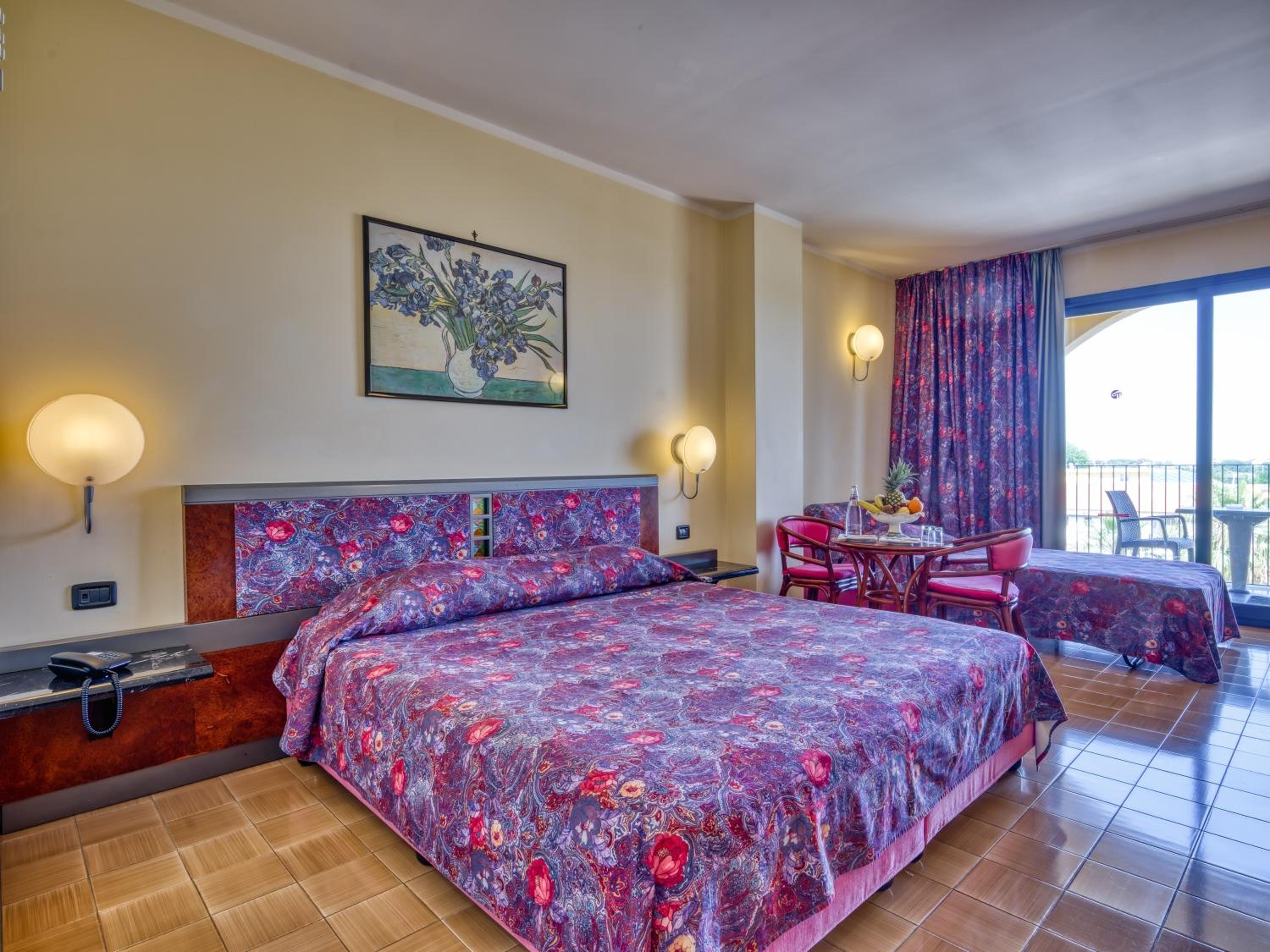 Deluxe Triple Room with Balcony - Photo 20