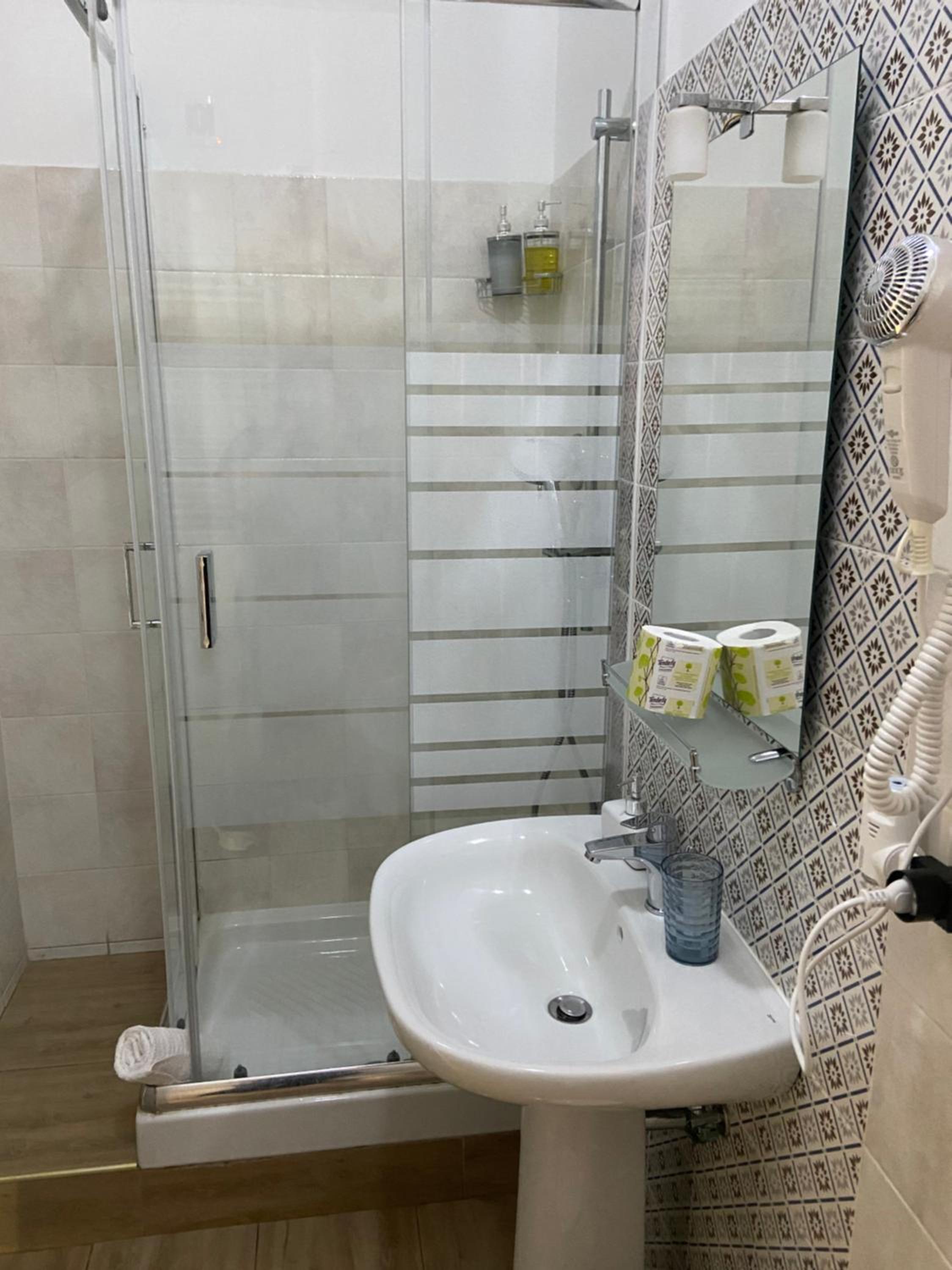 Double Room with Private Bathroom photo 3
