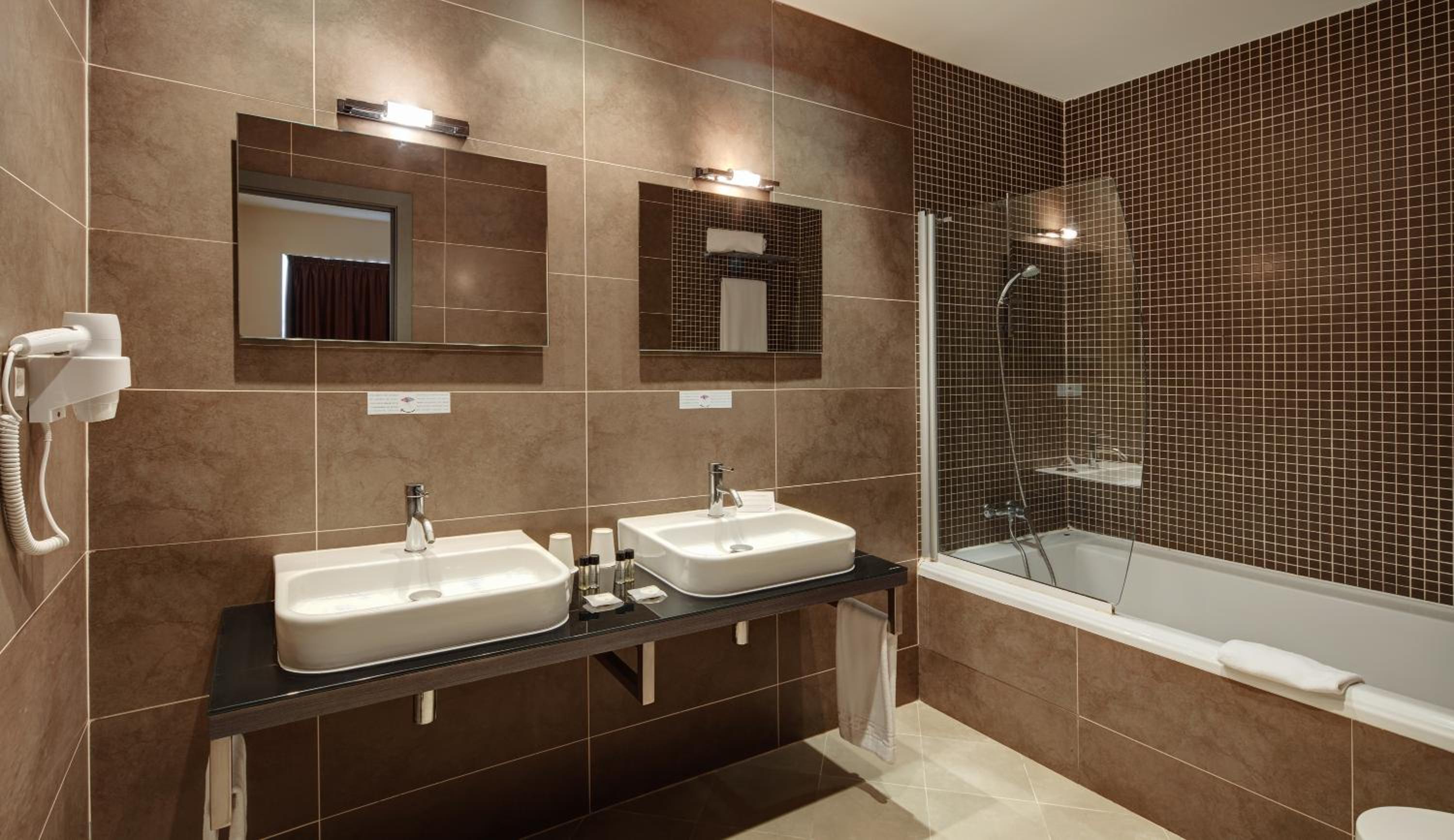 Standard Double Or Twin Room - Photo 5
