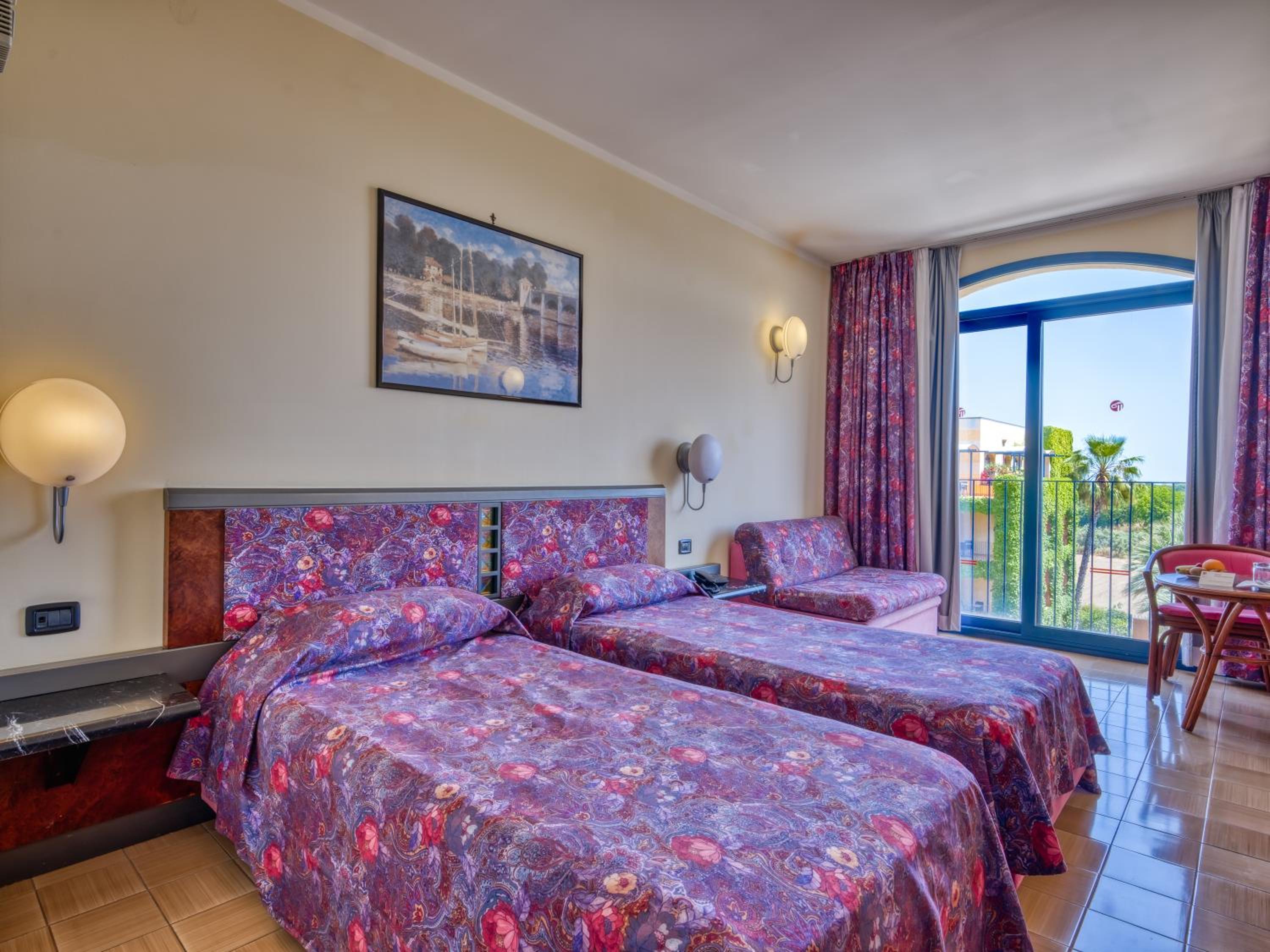 Standard Double or Twin Room - Photo 9