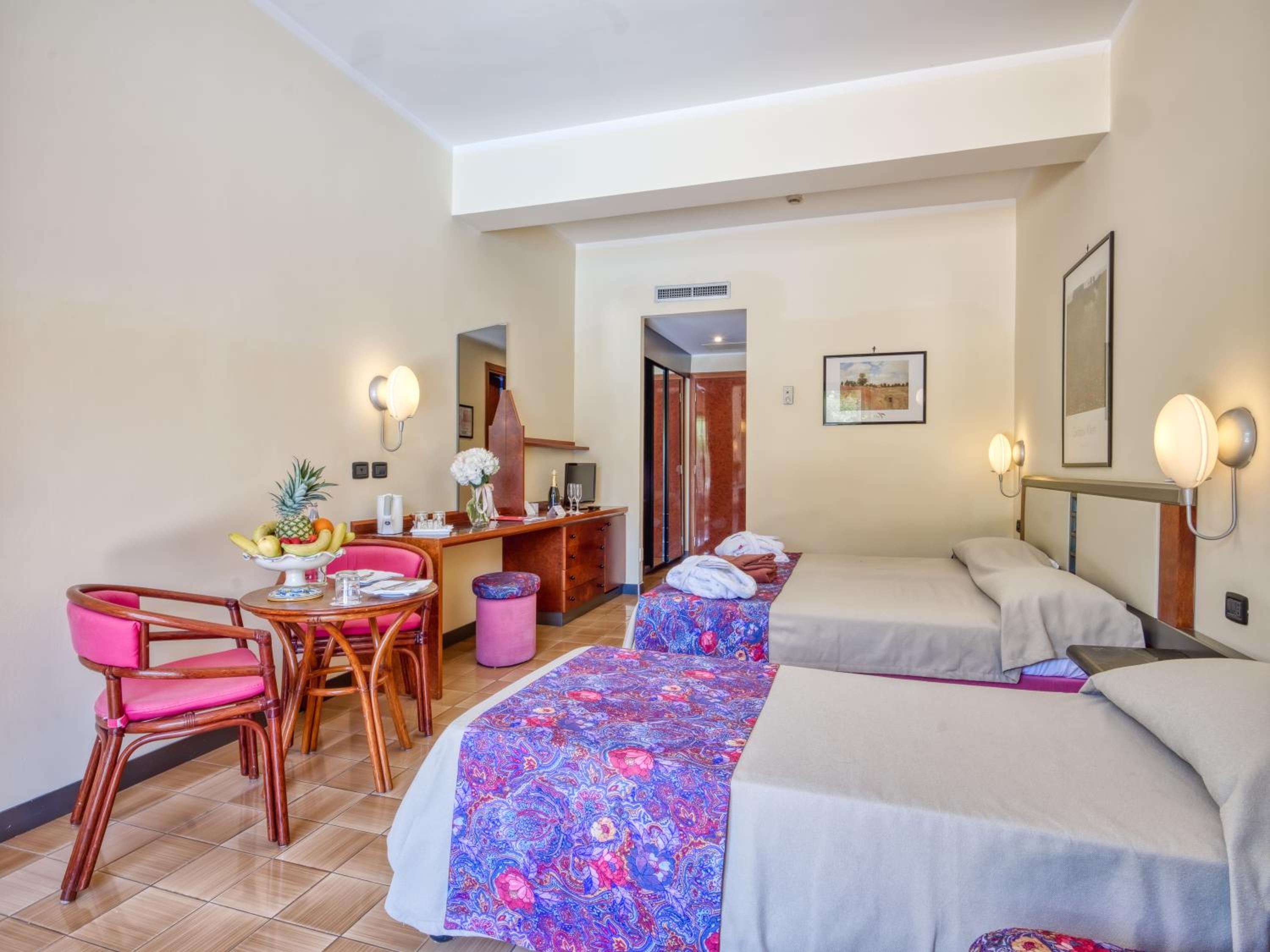 Standard Triple Room - Photo 6