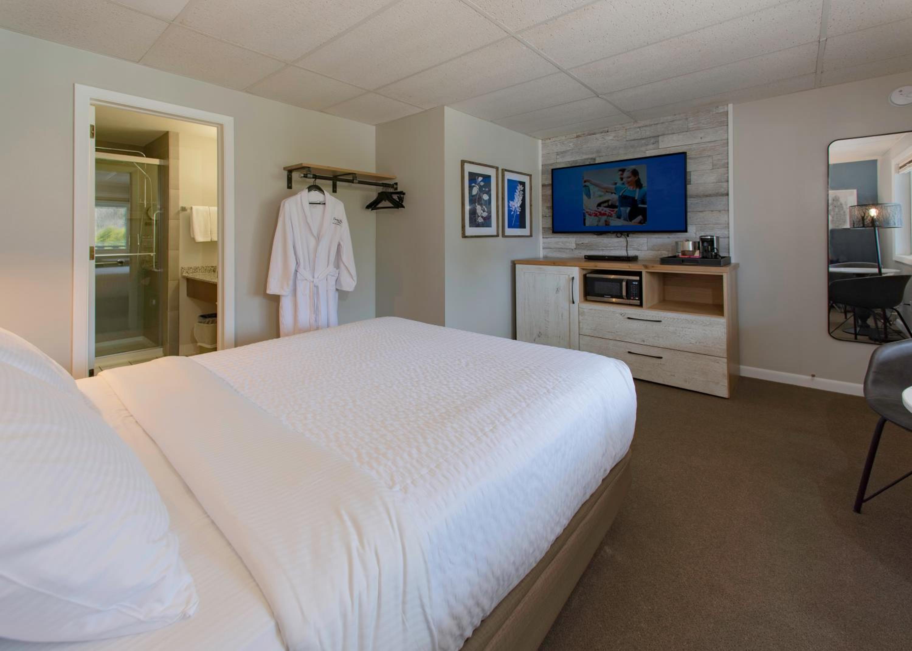 Queen Room with Pool View photo 1